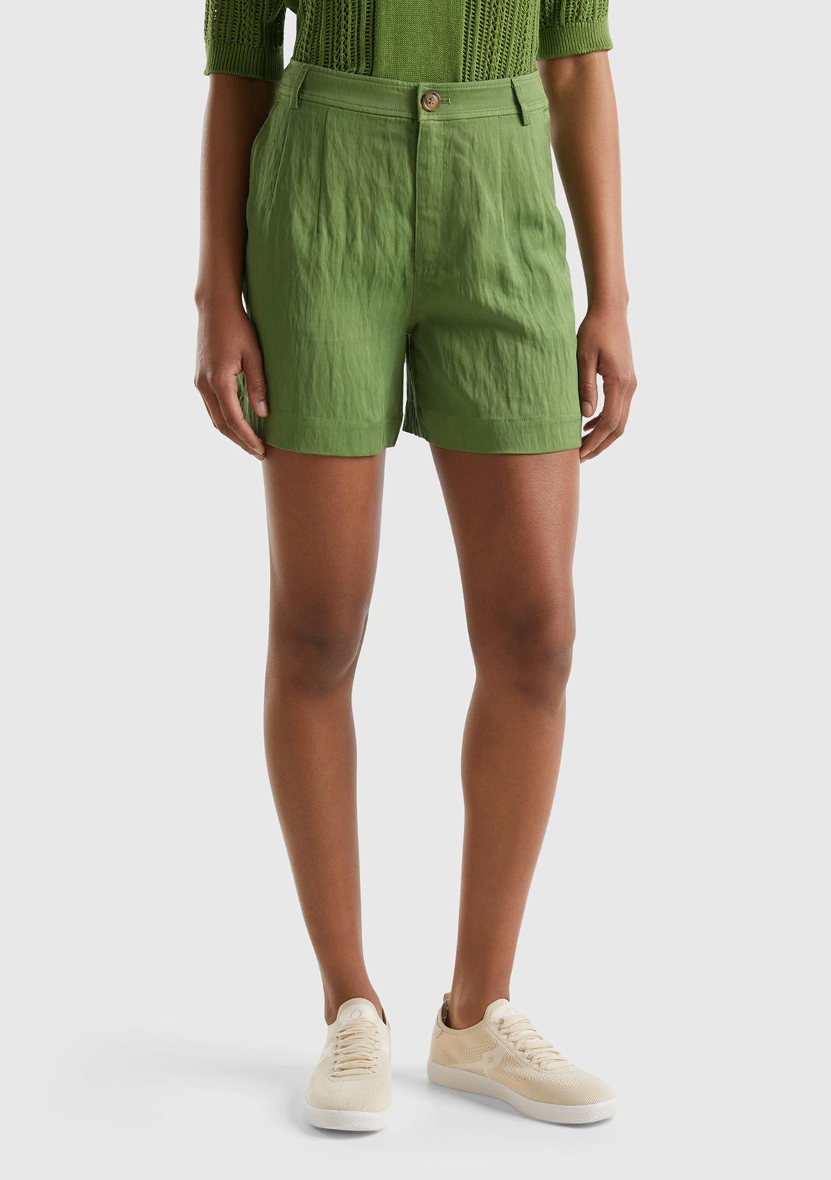 Kadın Soluk Yeşil Liyosel Karışımlı Yama Cepli Kemer Delikli Şort