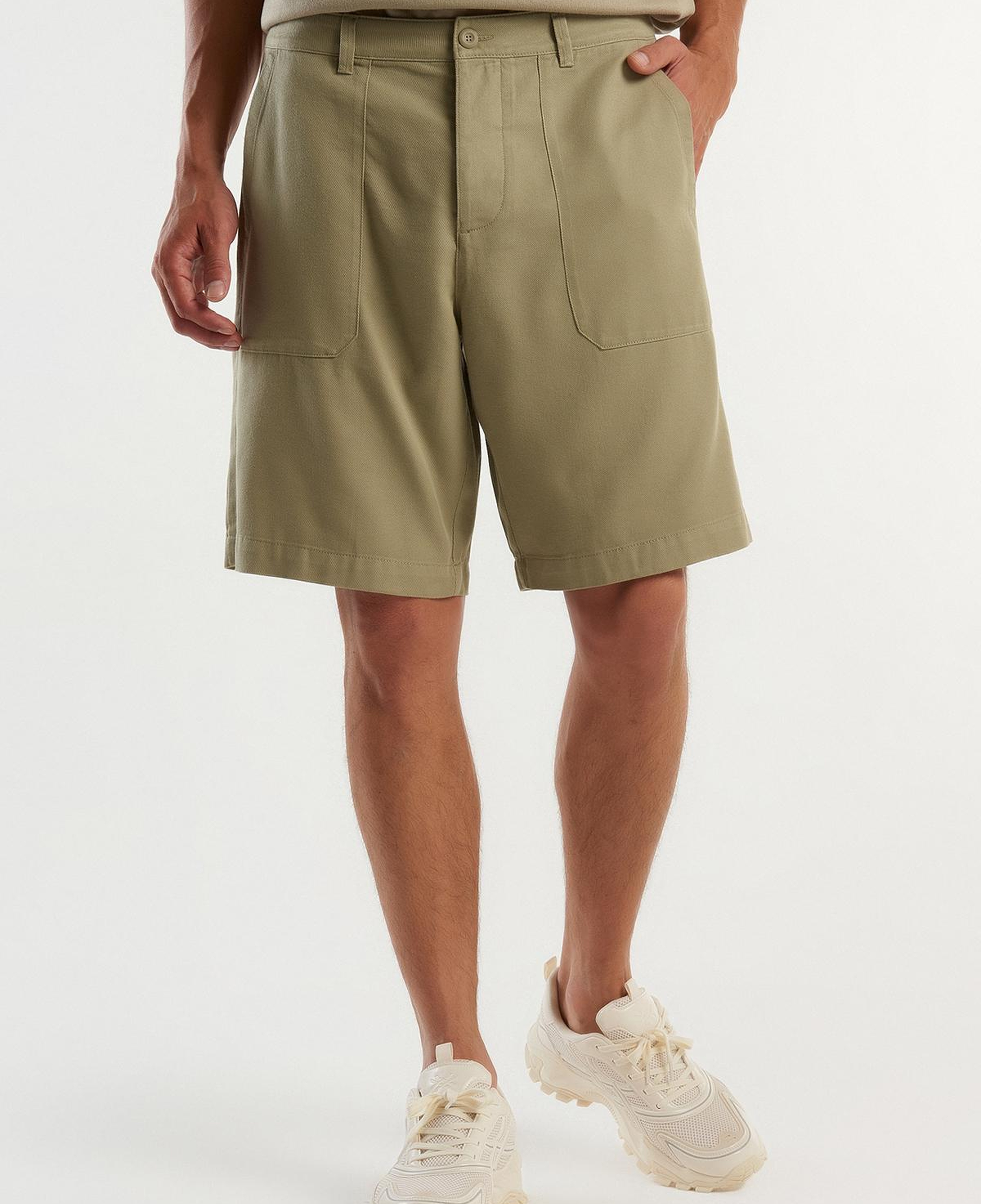 Erkek Haki Pamuk Karışımlı Büyük Yama Cepli Bermuda Şort
