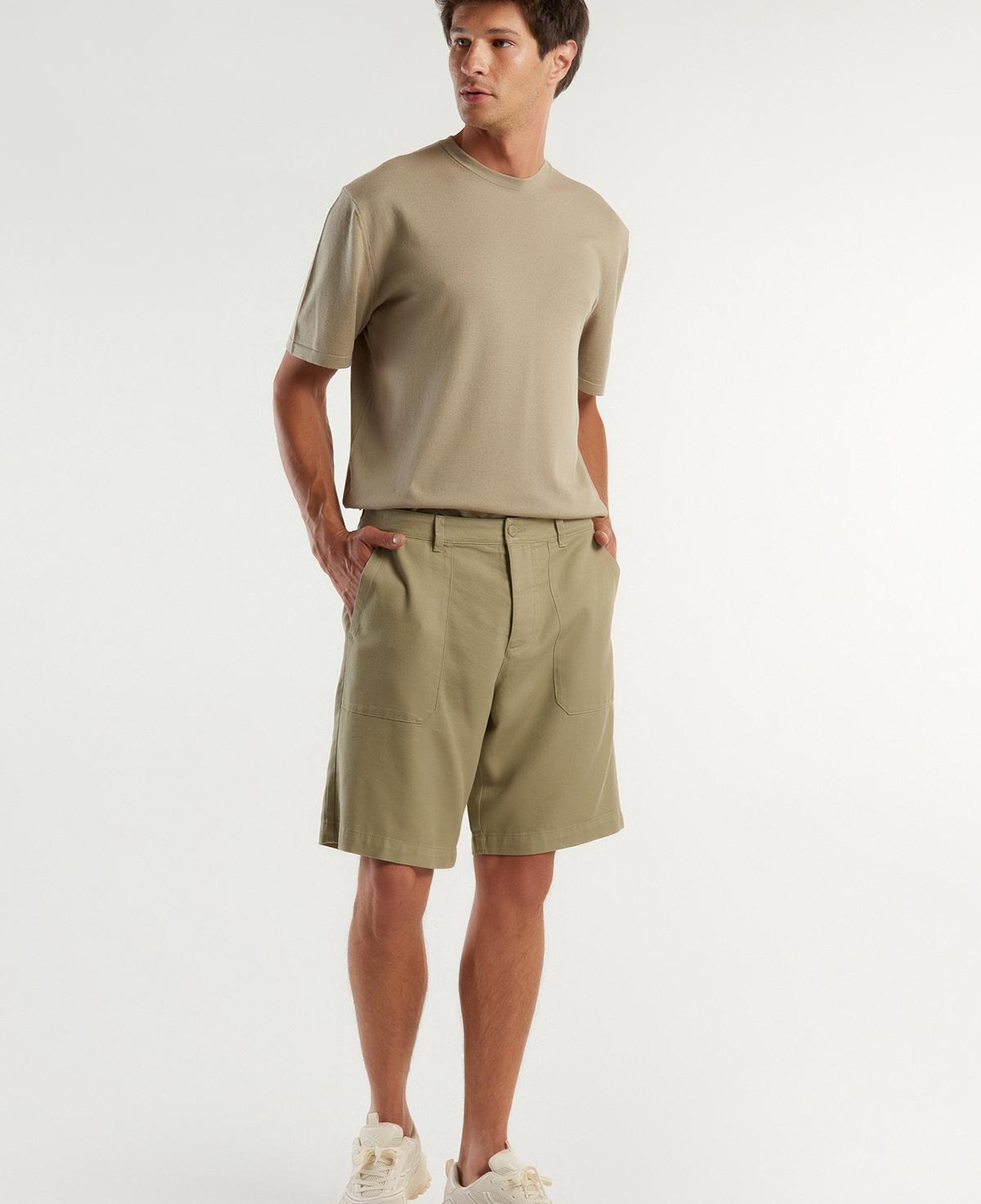 Erkek Haki Pamuk Karışımlı Büyük Yama Cepli Bermuda Şort