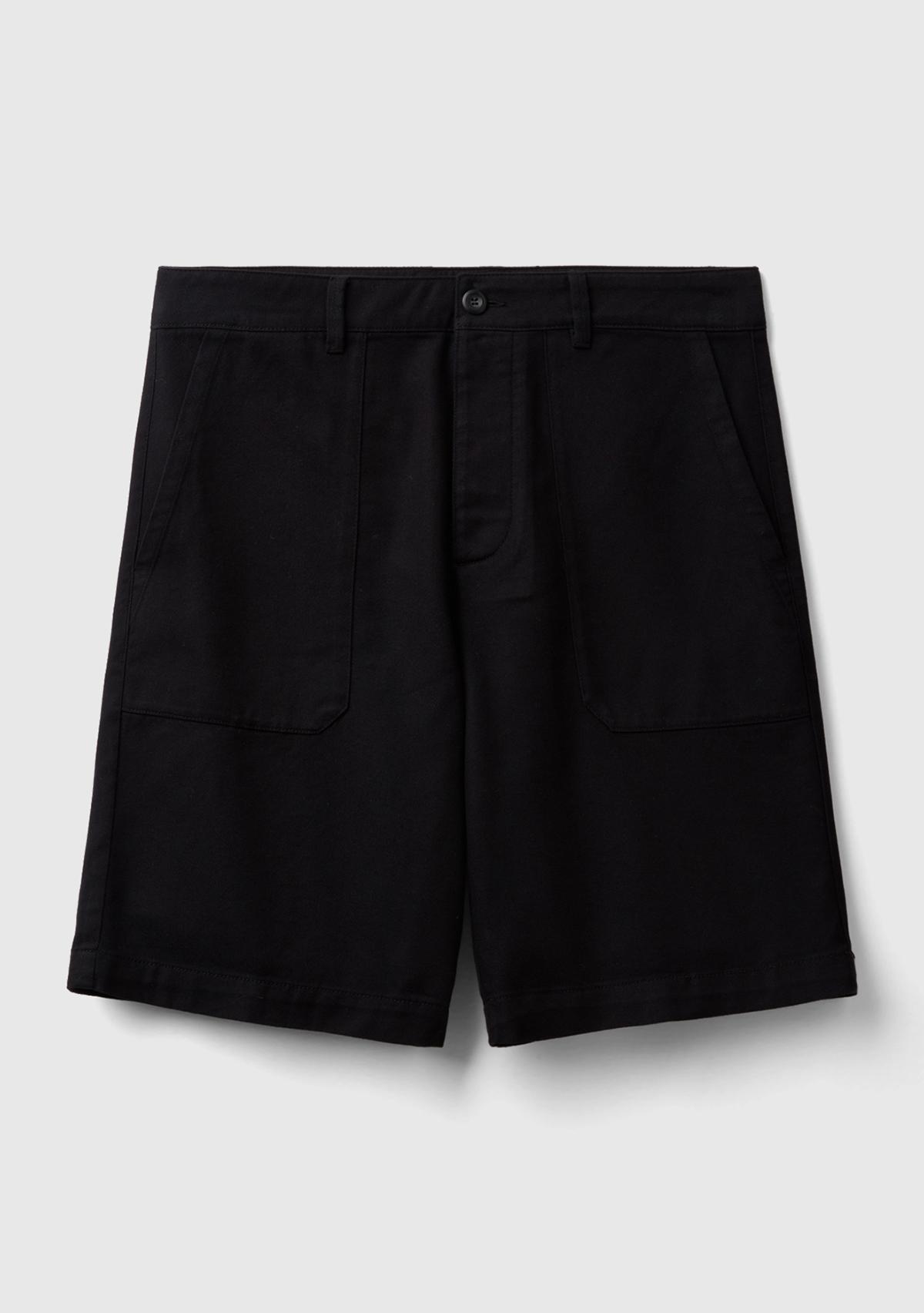 Erkek Siyah Pamuk Karışımlı Büyük Yama Cepli Bermuda Şort