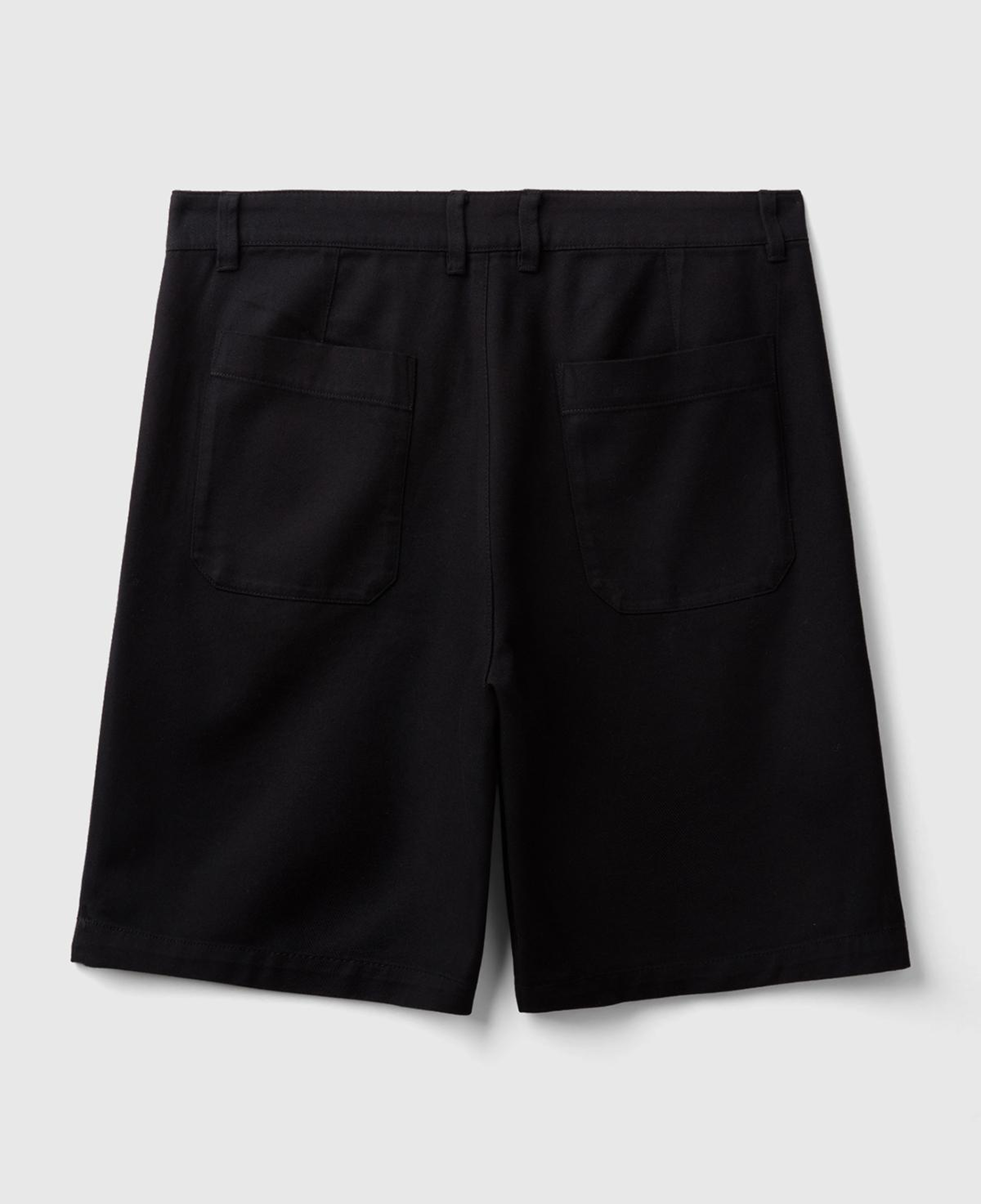 Erkek Siyah Pamuk Karışımlı Büyük Yama Cepli Bermuda Şort