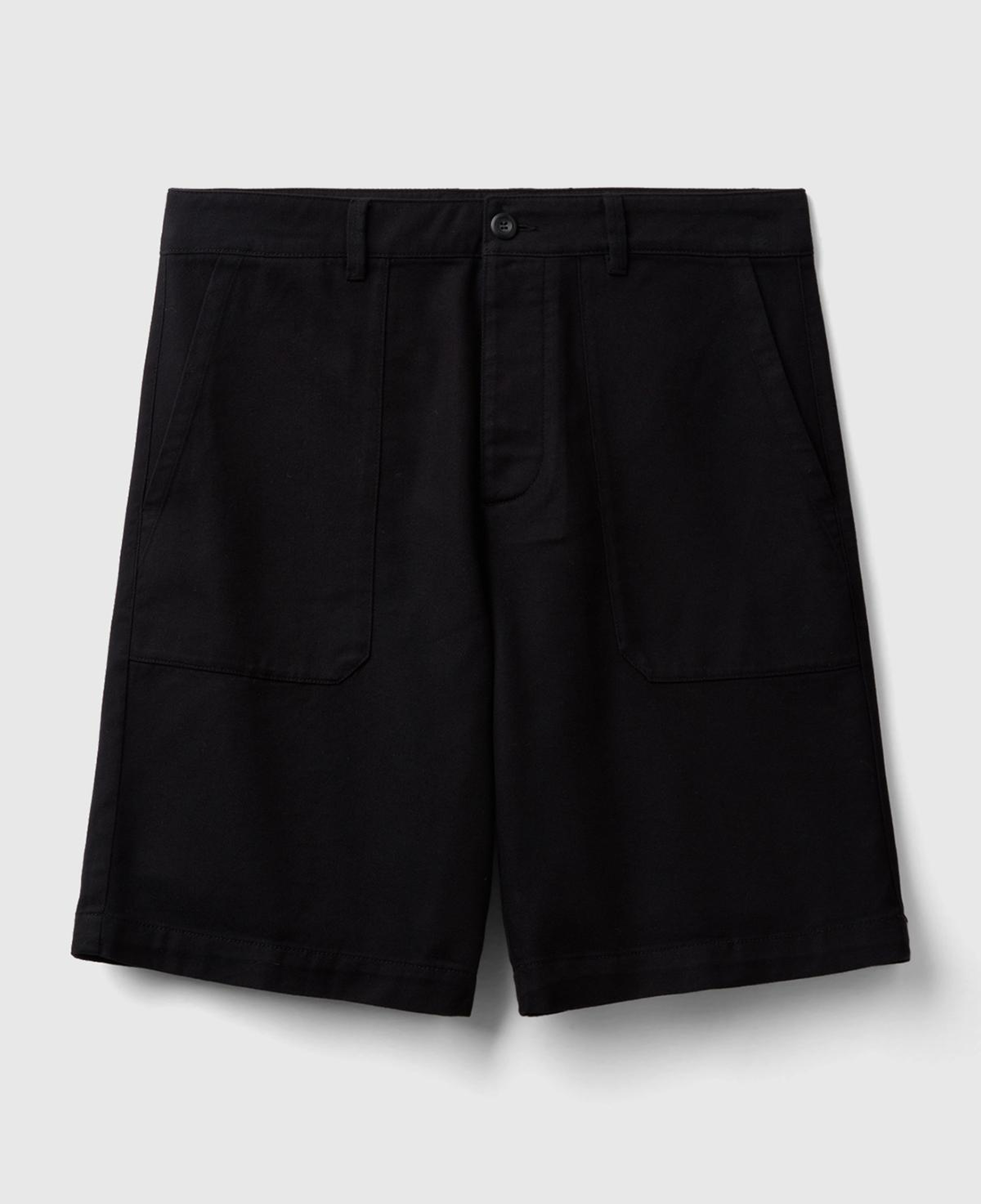 Erkek Siyah Pamuk Karışımlı Büyük Yama Cepli Bermuda Şort