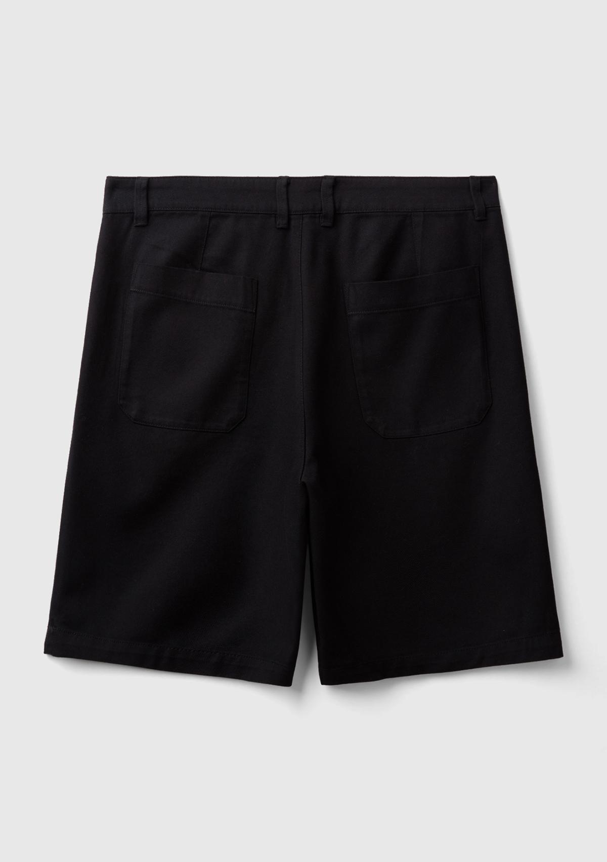 Erkek Siyah Pamuk Karışımlı Büyük Yama Cepli Bermuda Şort