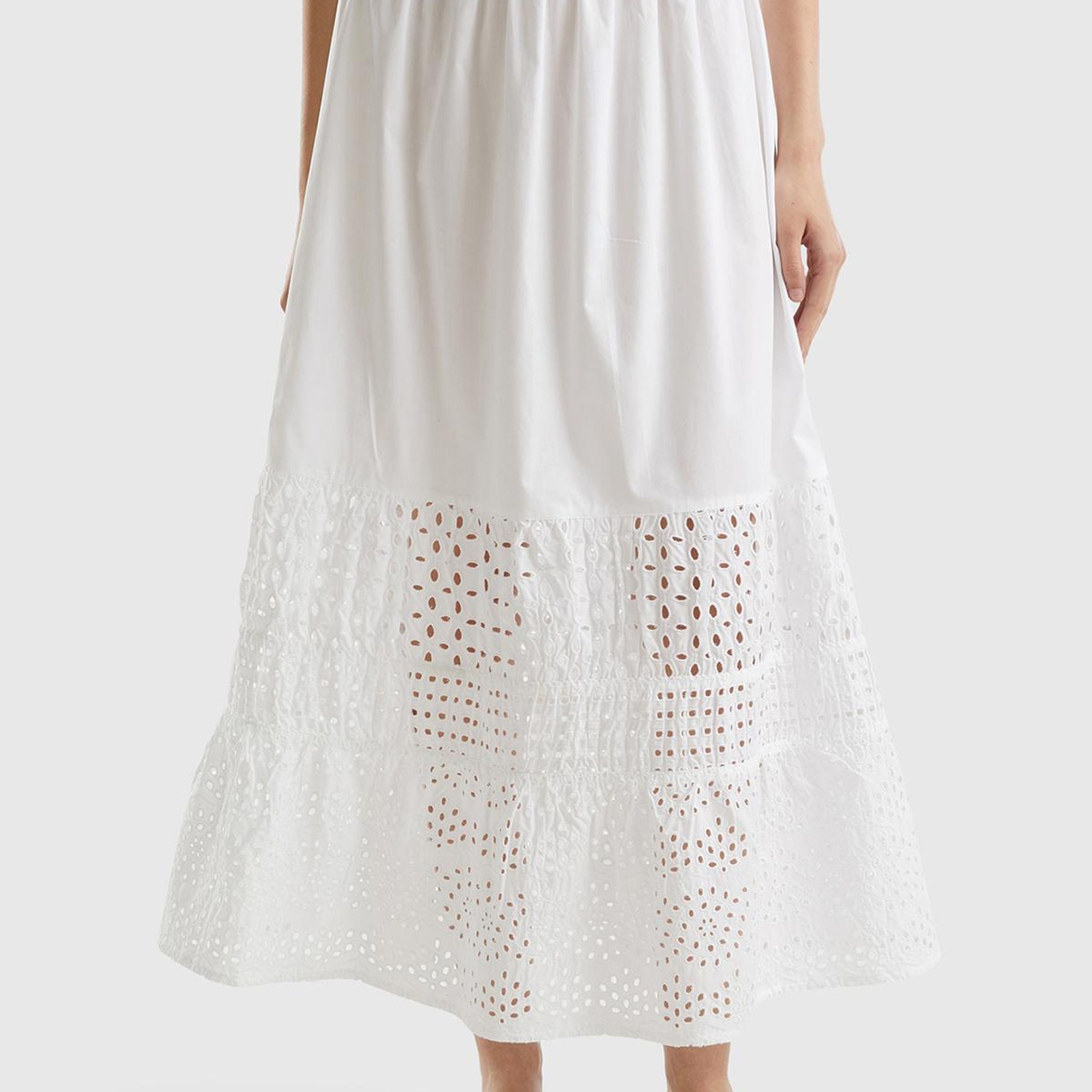 Kadın Beyaz Pamuk Karışımlı Yama Motifli Beli Büzgülü Midi Etek