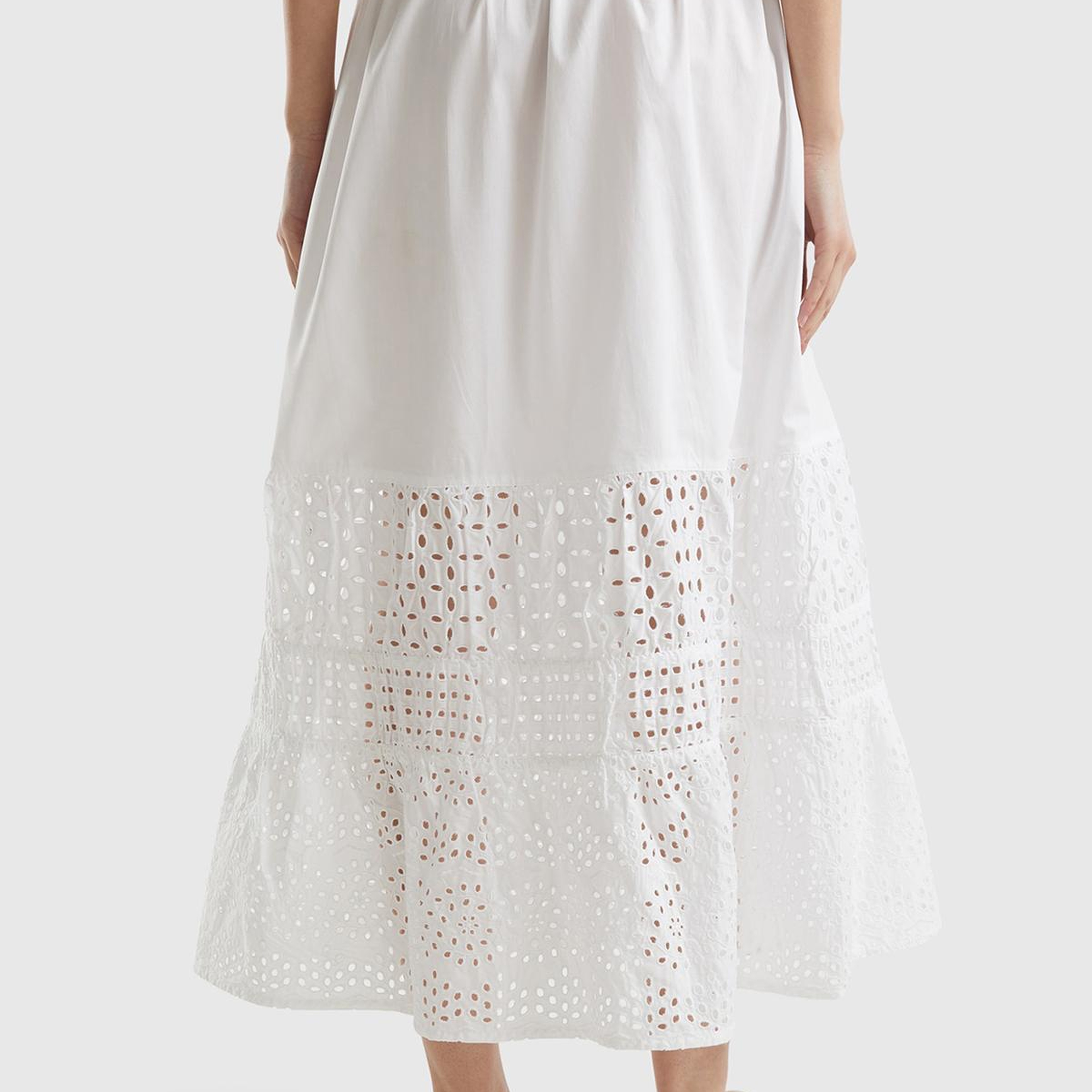 Kadın Beyaz Pamuk Karışımlı Yama Motifli Beli Büzgülü Midi Etek