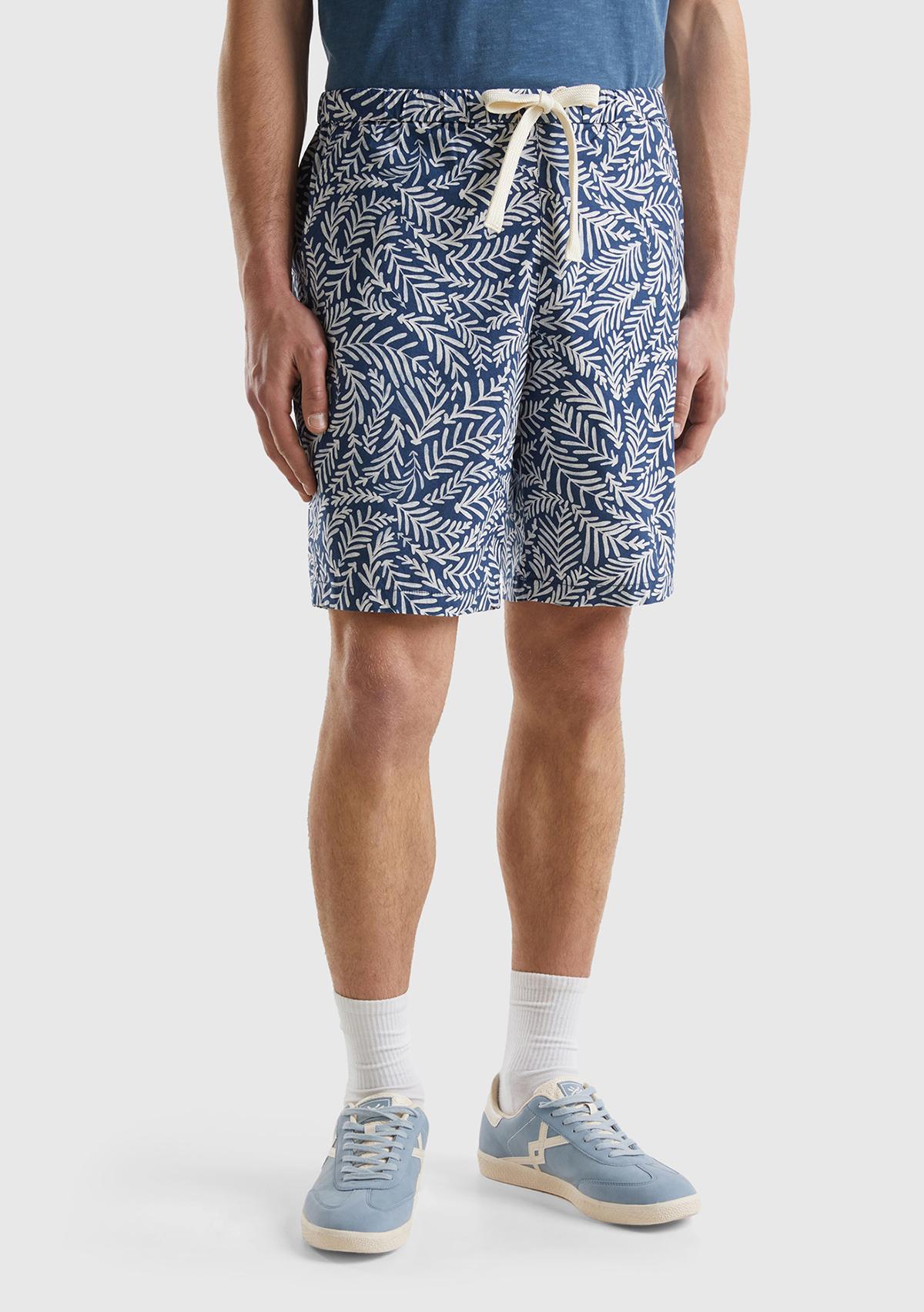 Erkek Lacivert-Krem Streç Pamuklu Tamamı Desenli Yama Cepli Şort