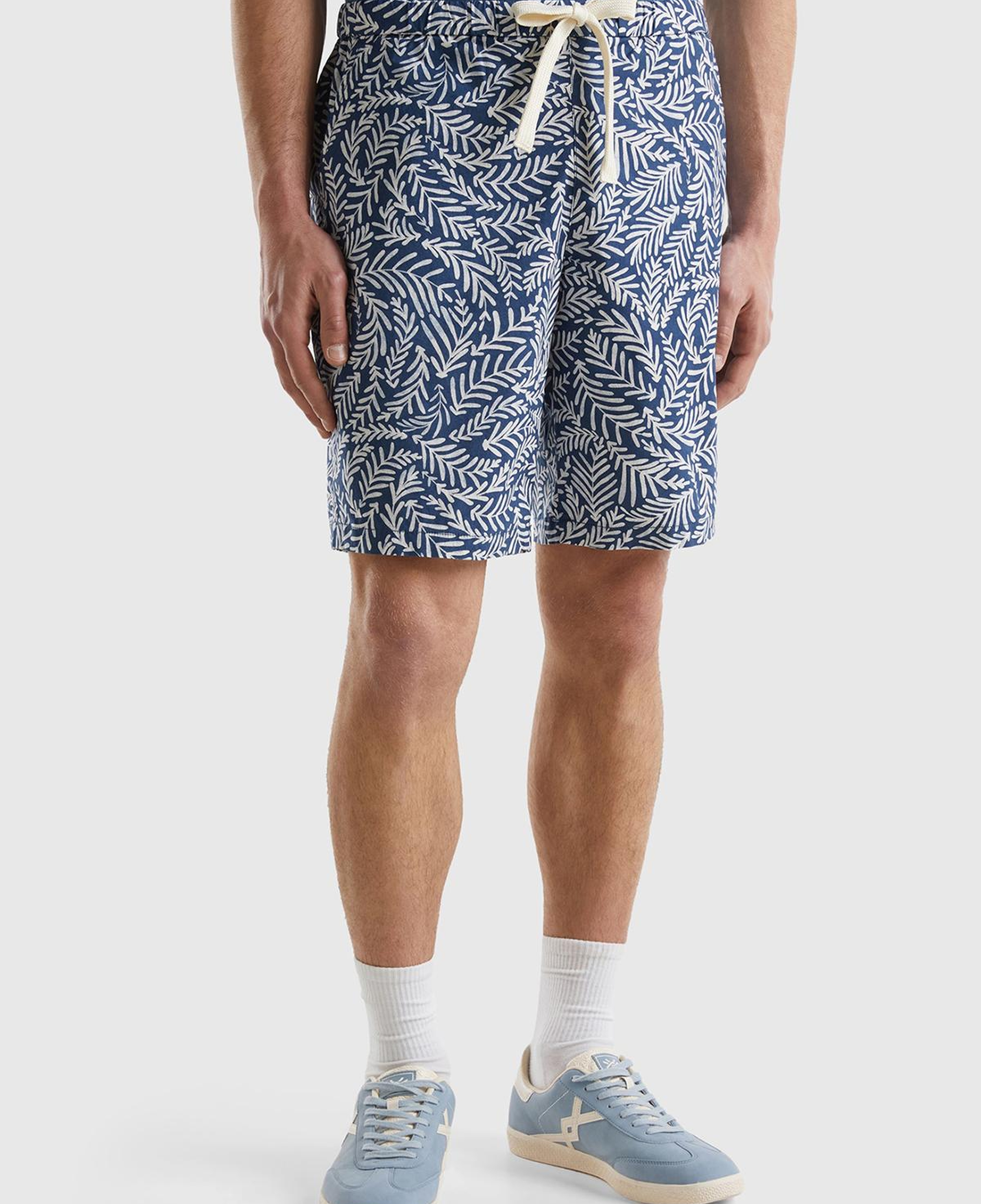 Erkek Lacivert-Krem Streç Pamuklu Tamamı Desenli Yama Cepli Şort