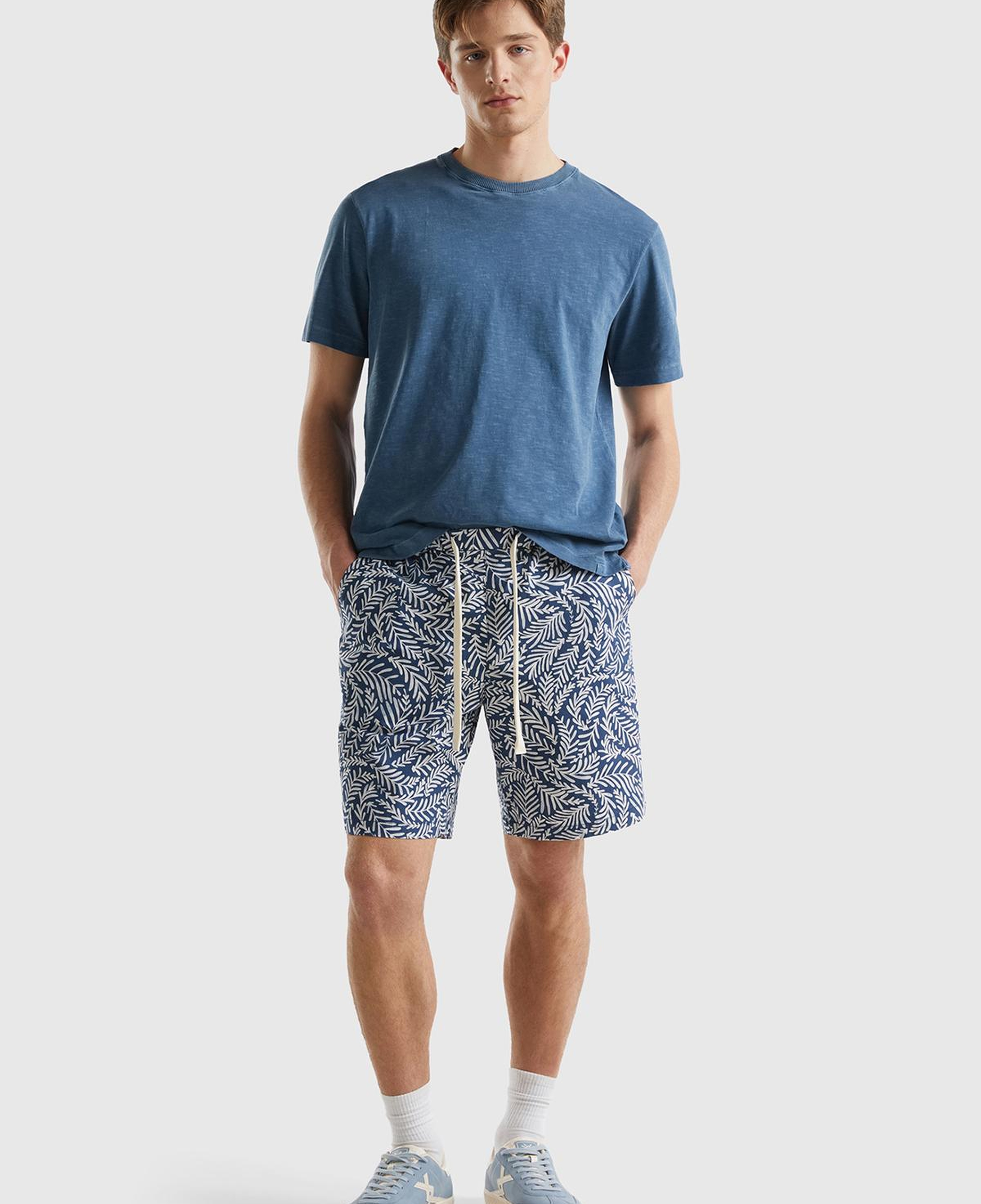 Erkek Lacivert-Krem Streç Pamuklu Tamamı Desenli Yama Cepli Şort