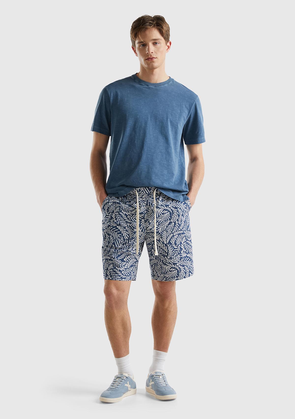 Erkek Lacivert-Krem Streç Pamuklu Tamamı Desenli Yama Cepli Şort