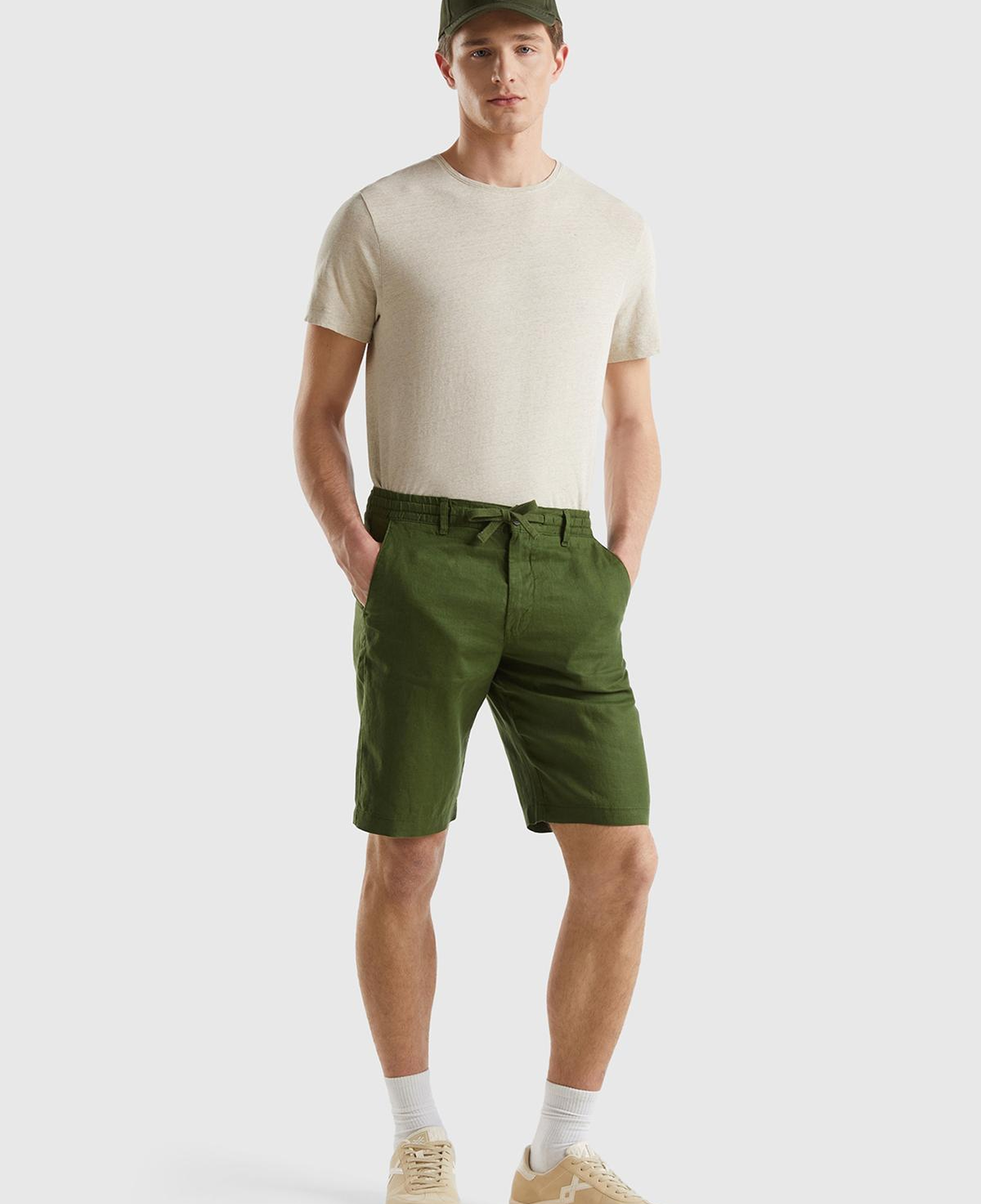 Erkek Koyu Yeşil Bağcıklı Keten Bermuda