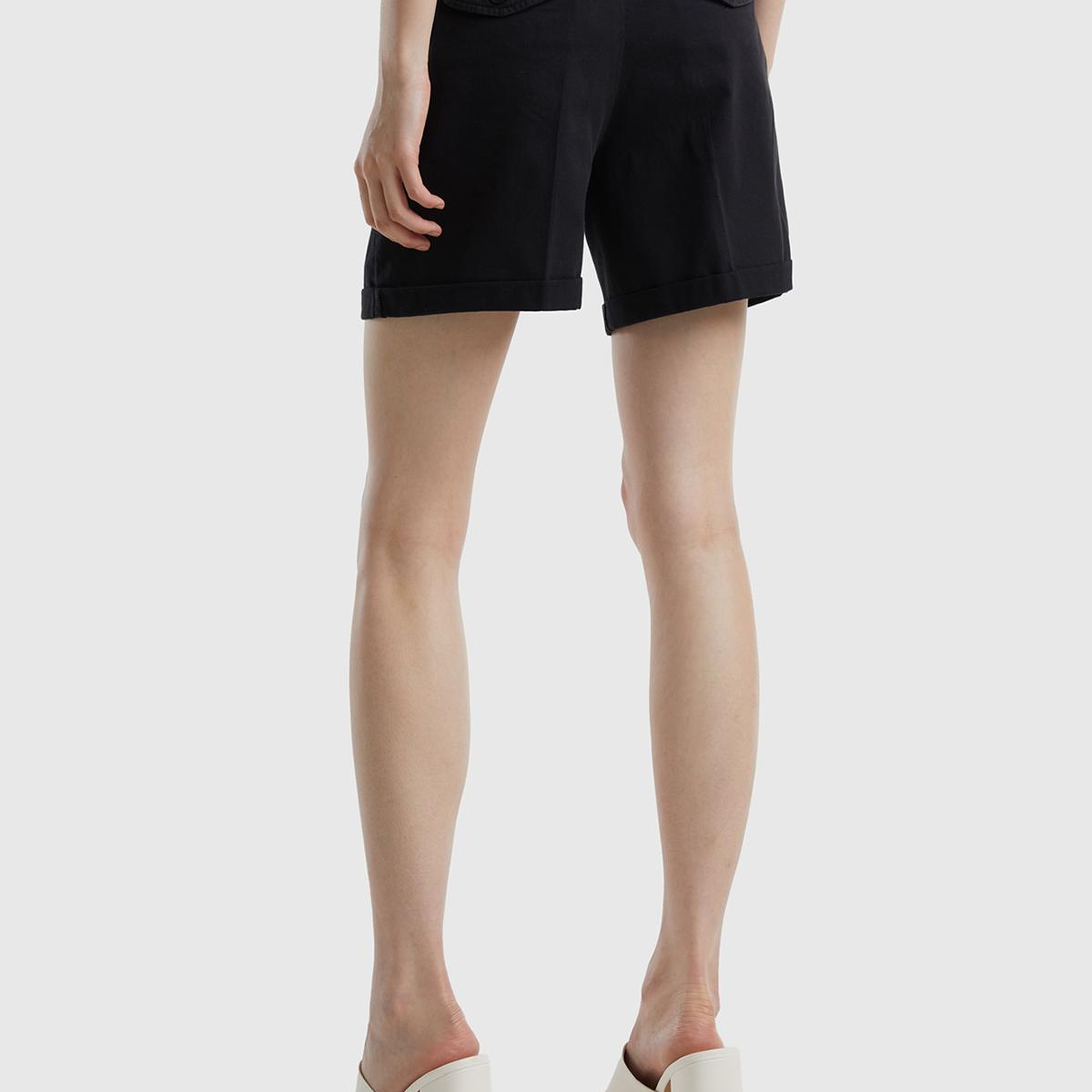 Kadın Siyah Mevsimlik Bermuda