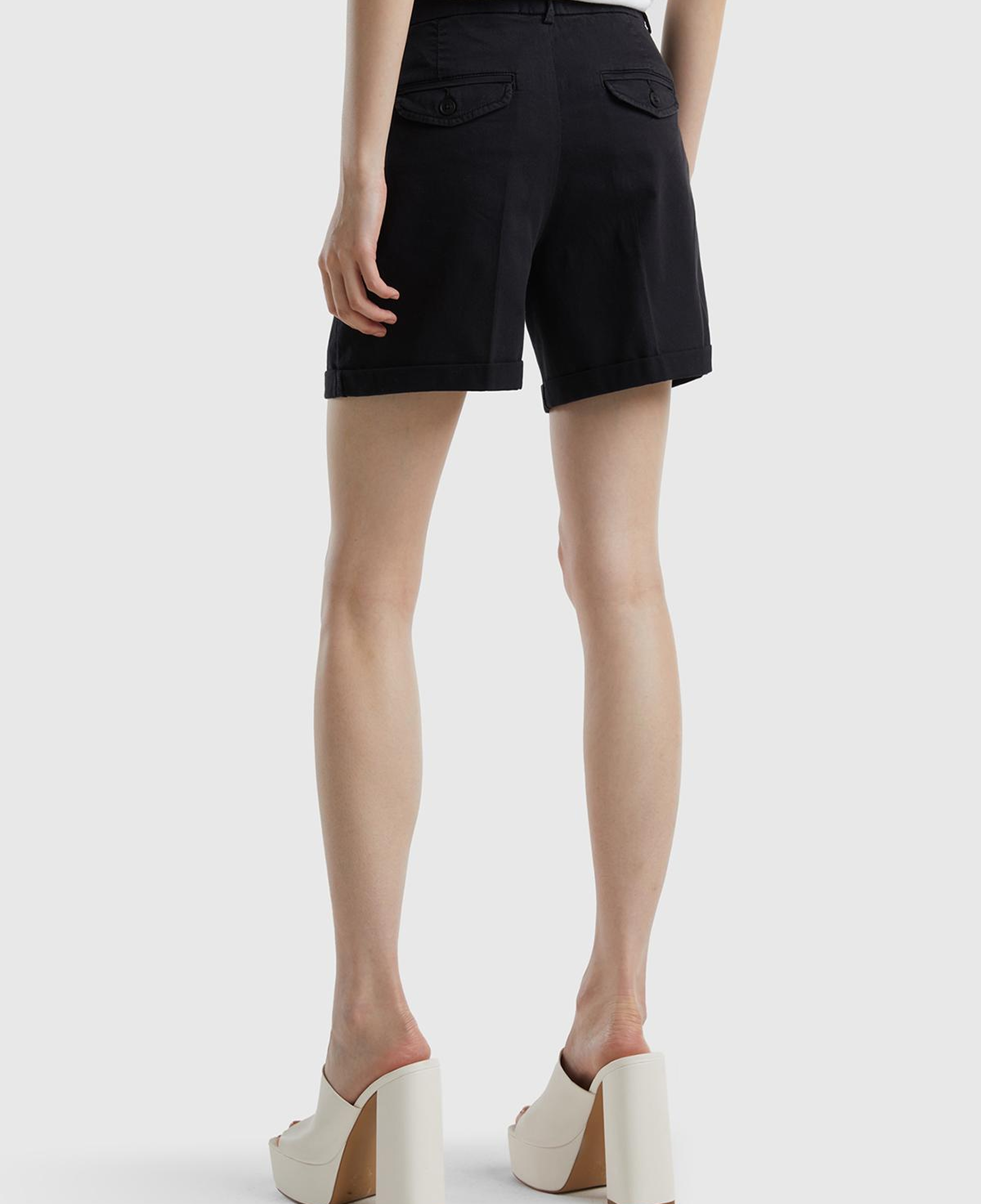 Kadın Siyah Mevsimlik Bermuda
