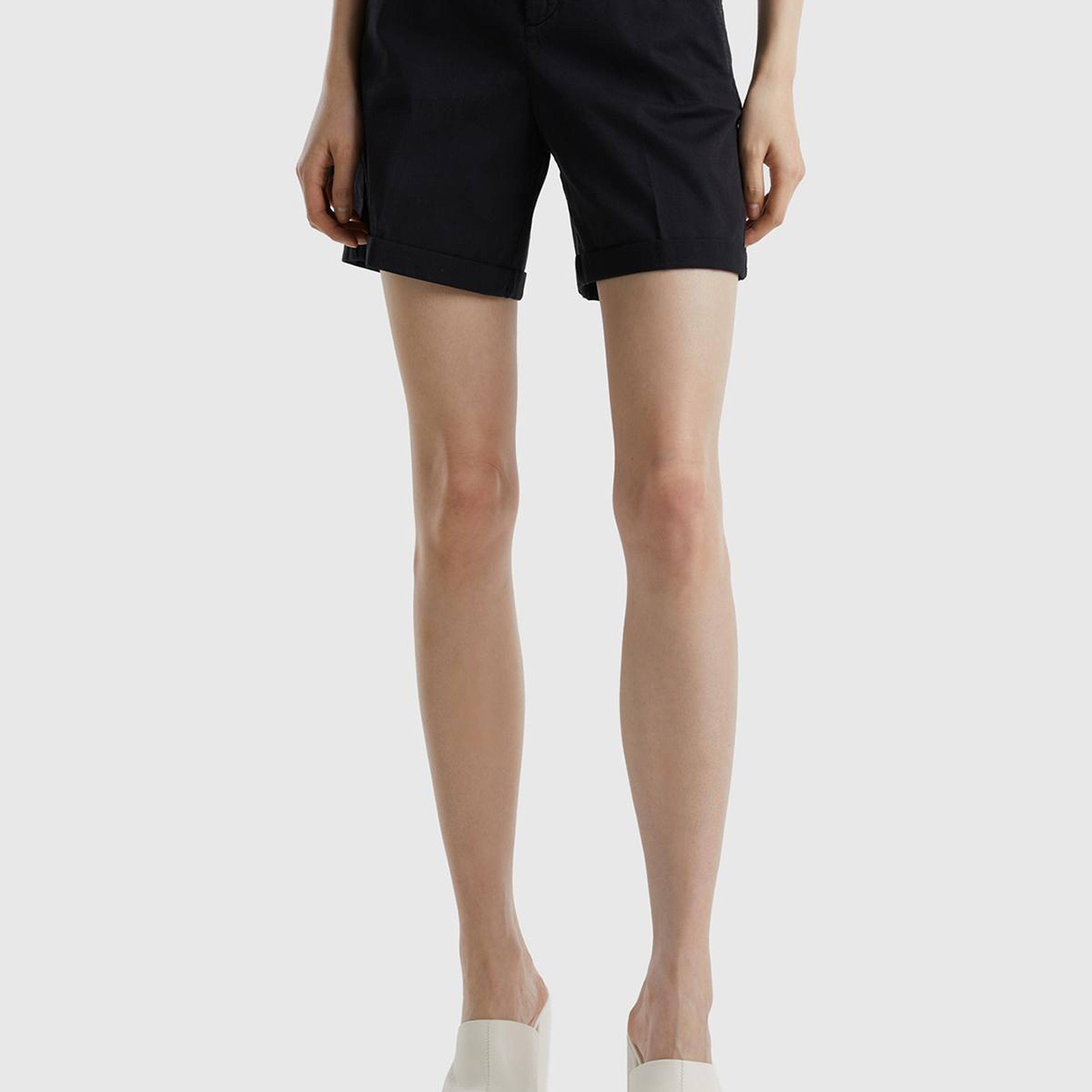 Kadın Siyah Mevsimlik Bermuda