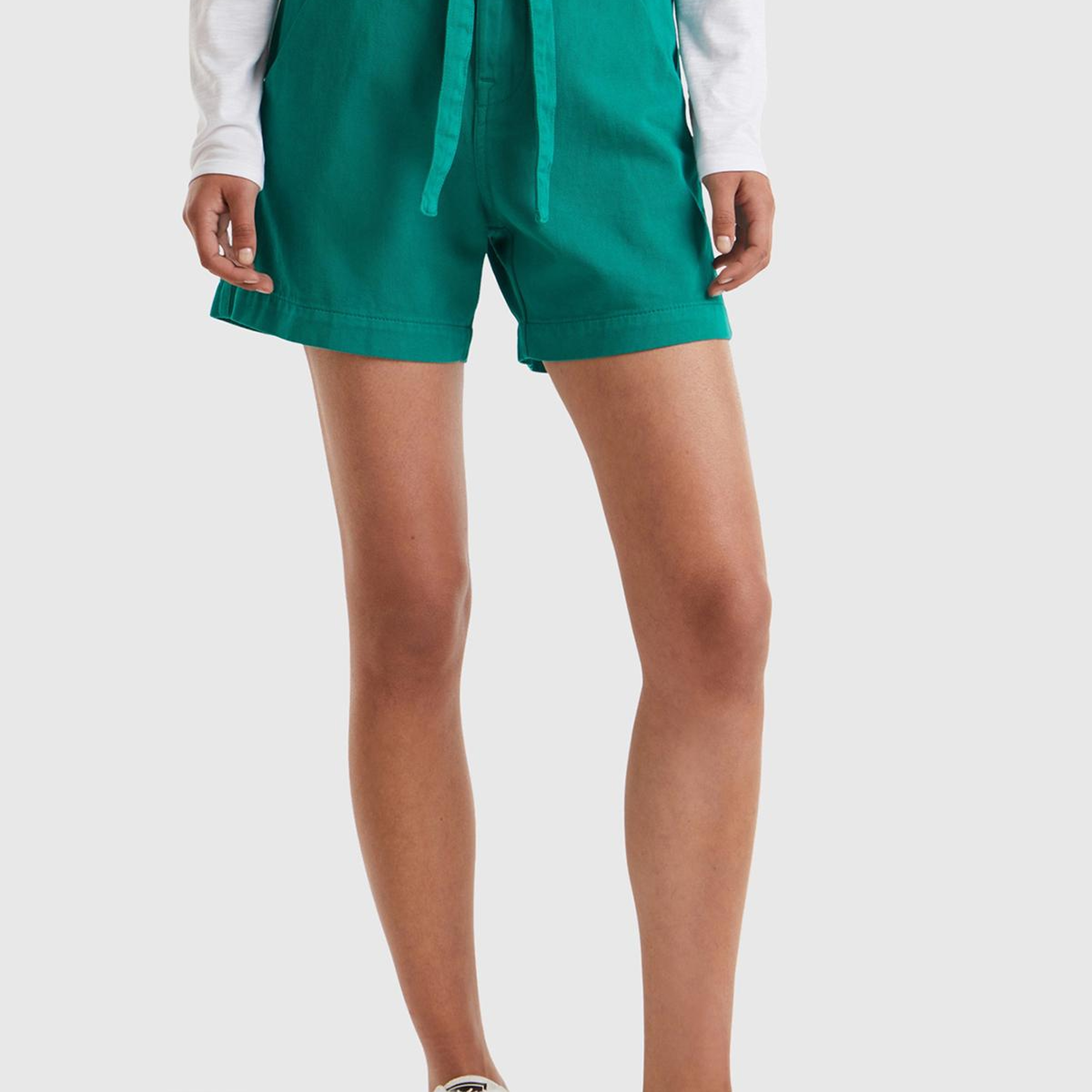 Kadın Petrol Yeşili %100 Pamuk 2 Cepli Kemer Detaylı Beli Büzgülü Bermuda Şort