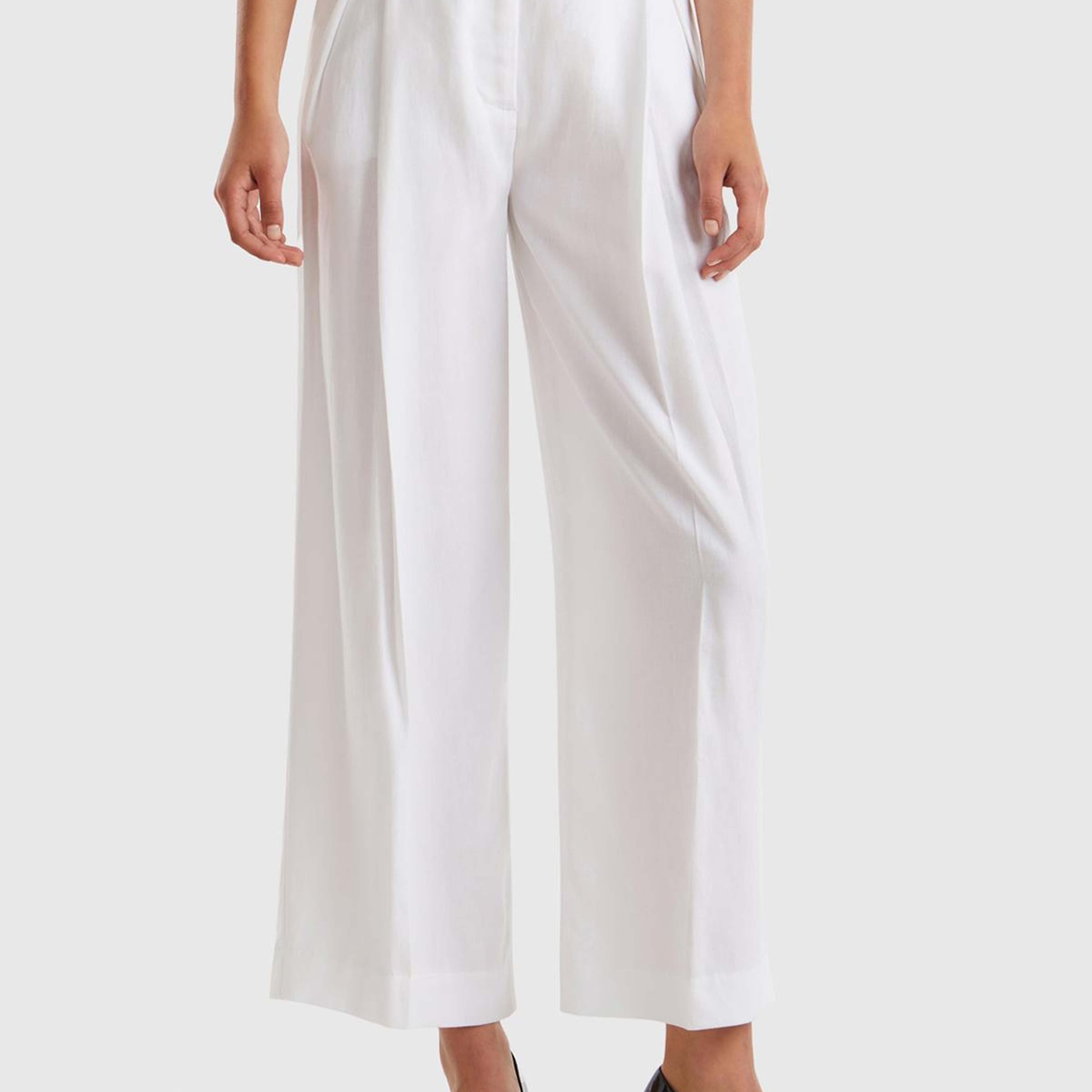 Kadın Beyaz Liyosel ve Keten Karışımlı Önü Pilili Pantolon