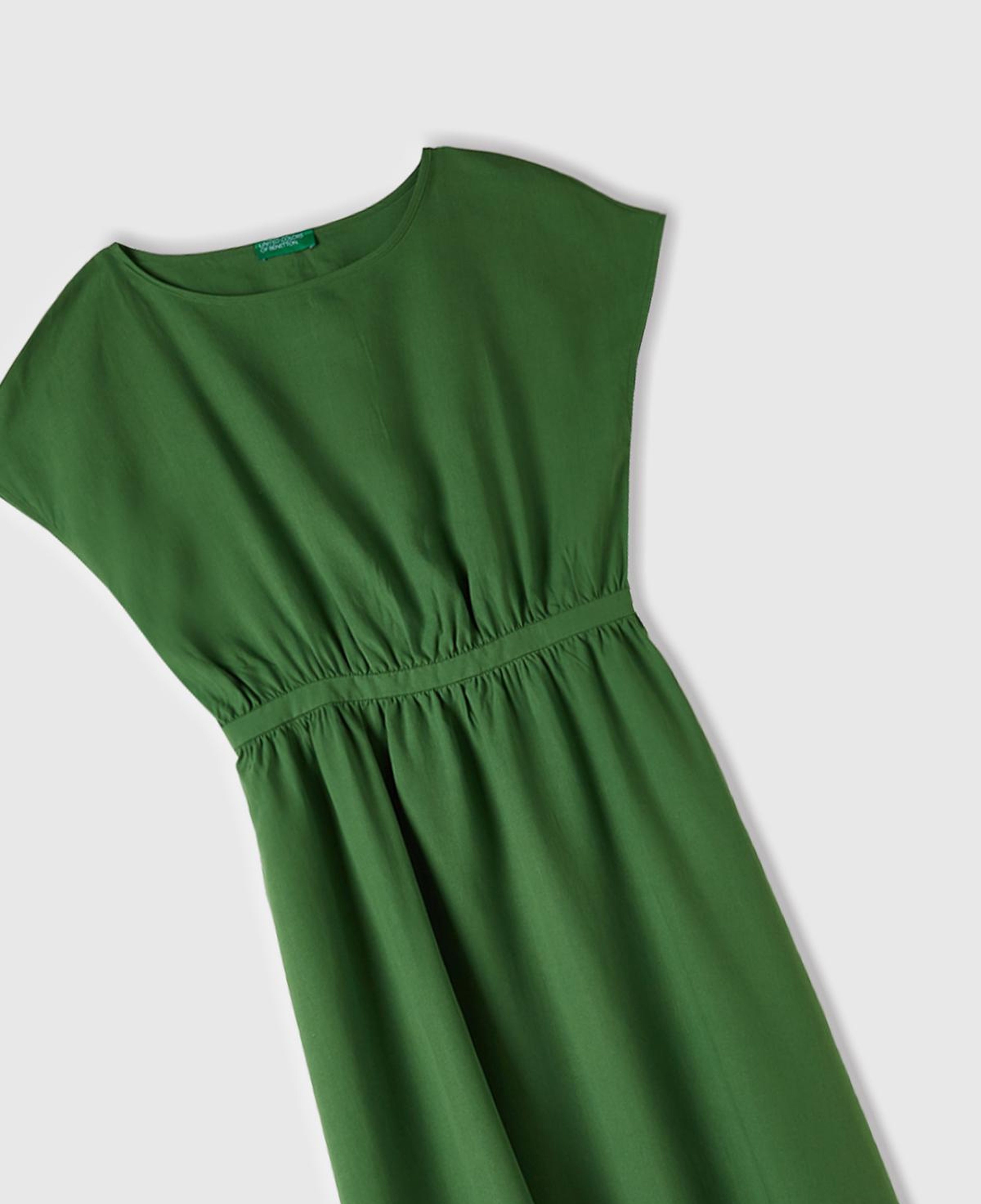 Kadın Soluk Yeşil Liyosel ve Keten Karışımlı Beli Büzgülü Kayık Yaka Elbise