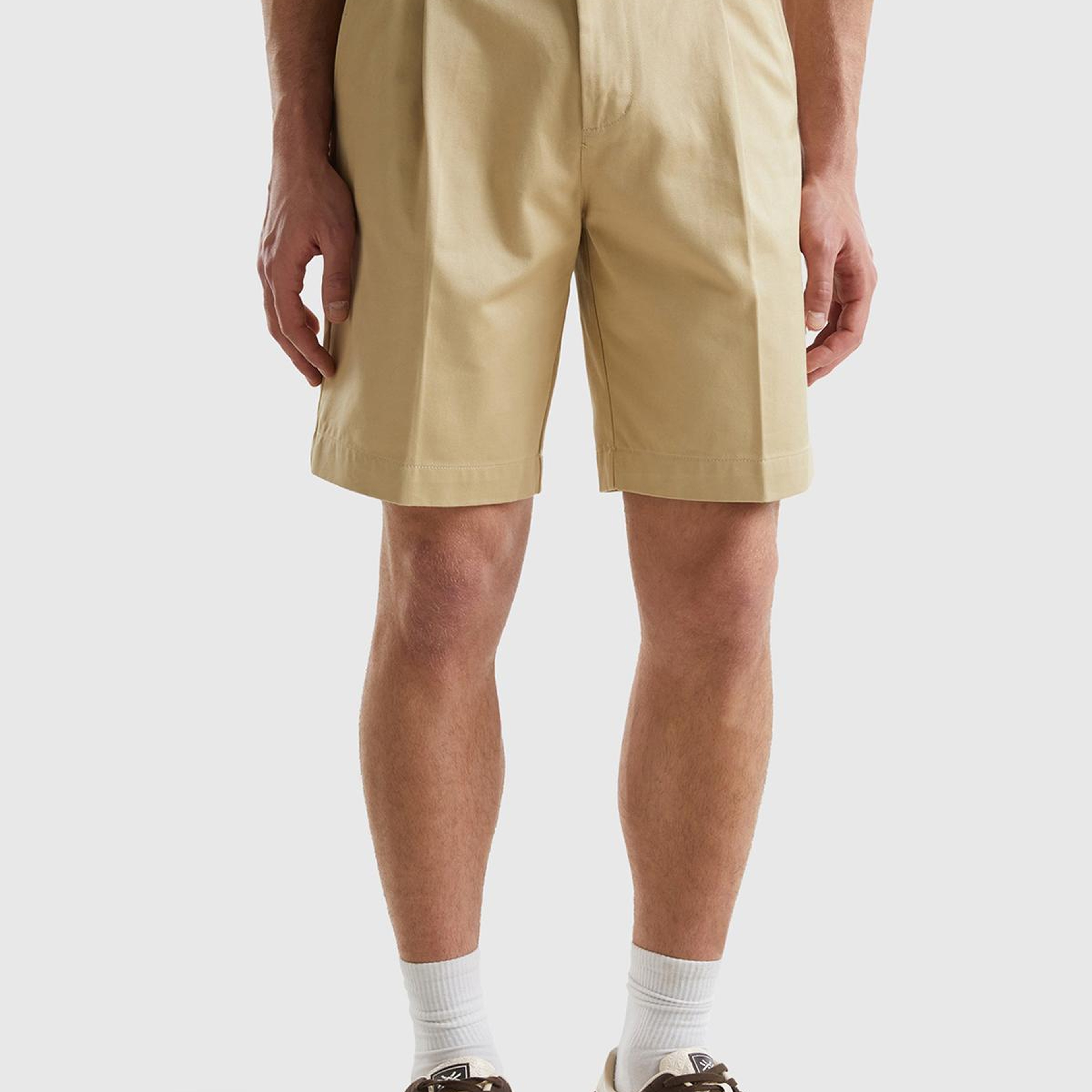Erkek Bej %100 Pamuk Önü Pileli 4 Cepli Bermuda Şort