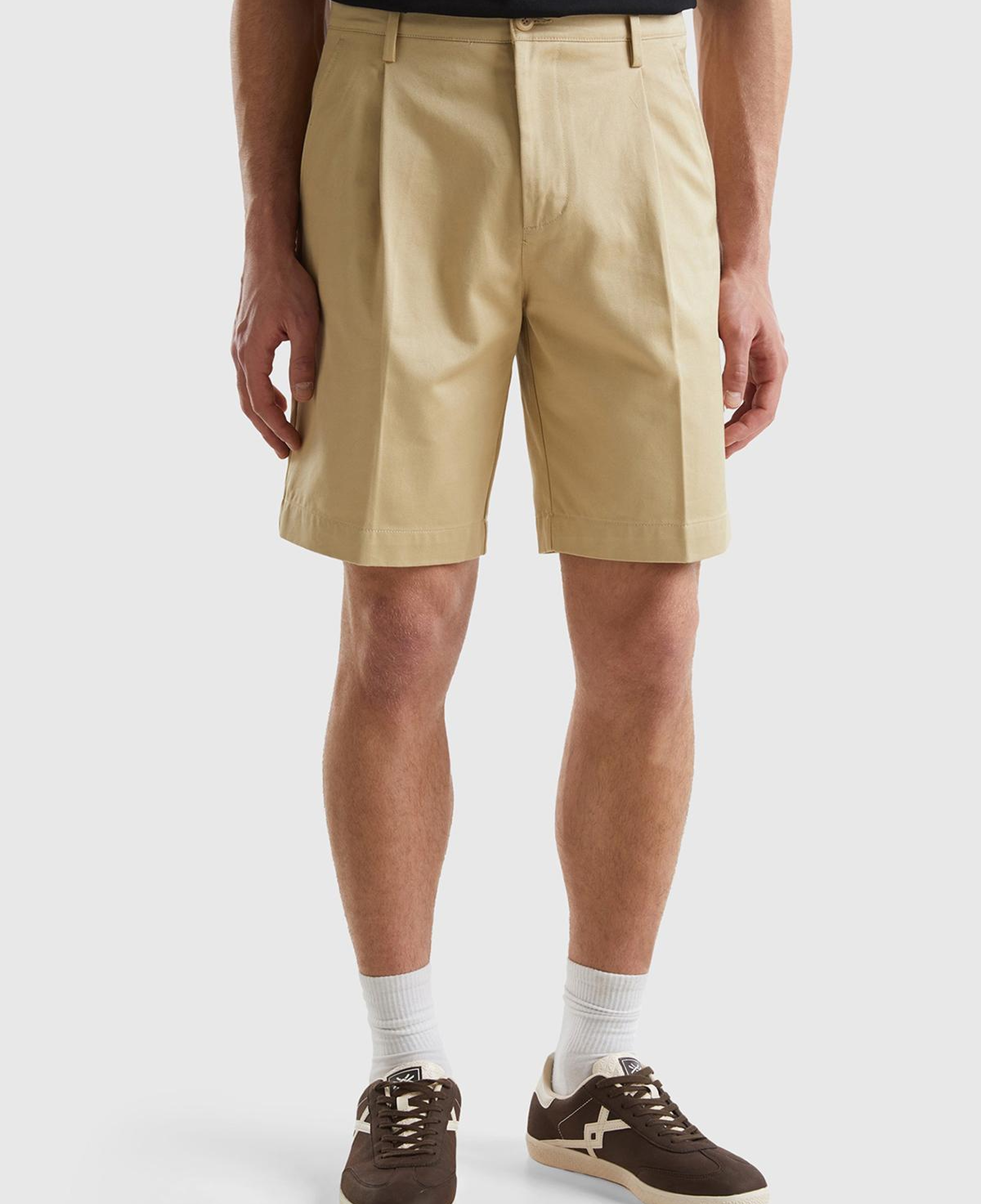 Erkek Bej %100 Pamuk Önü Pileli 4 Cepli Bermuda Şort