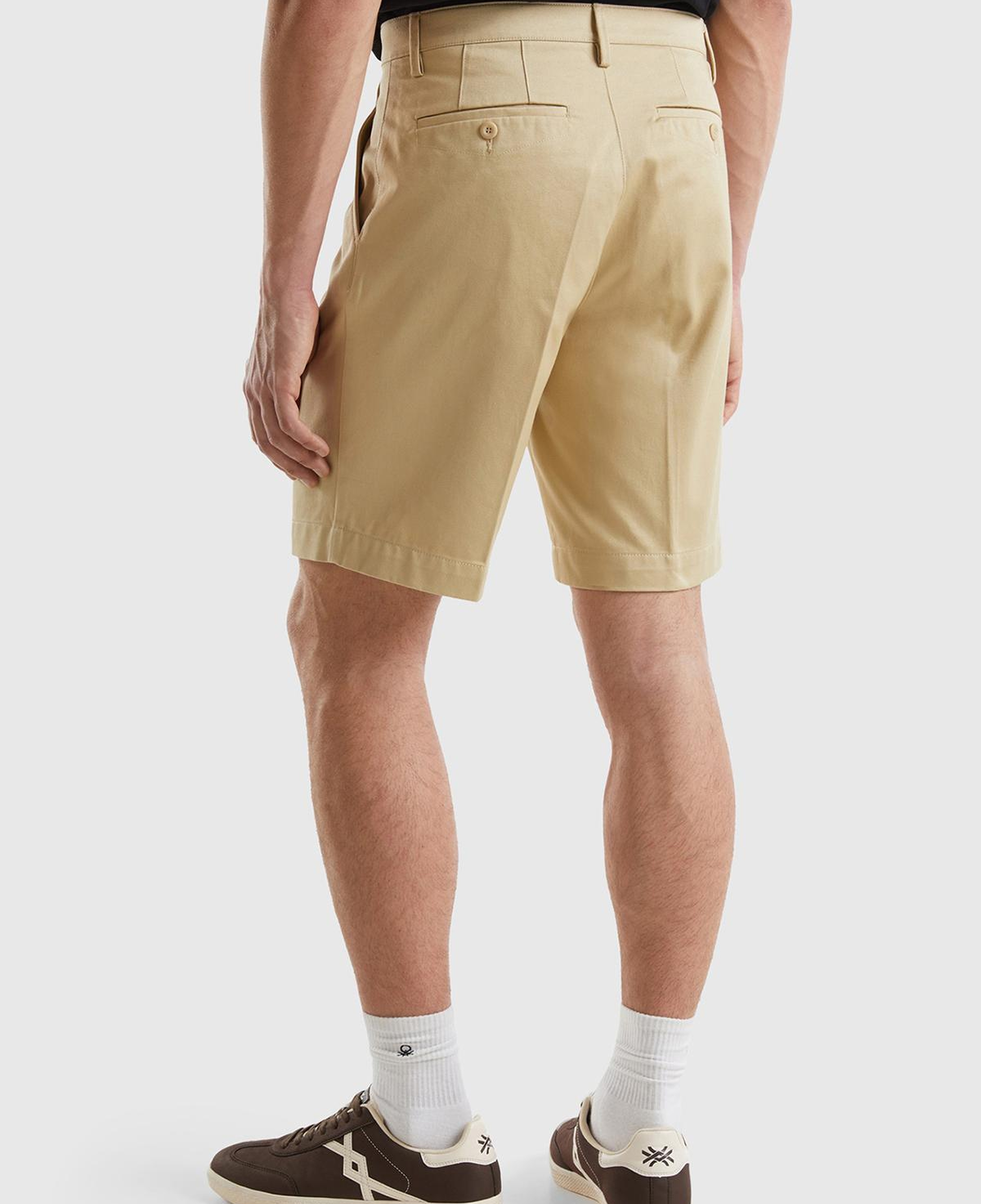 Erkek Bej %100 Pamuk Önü Pileli 4 Cepli Bermuda Şort