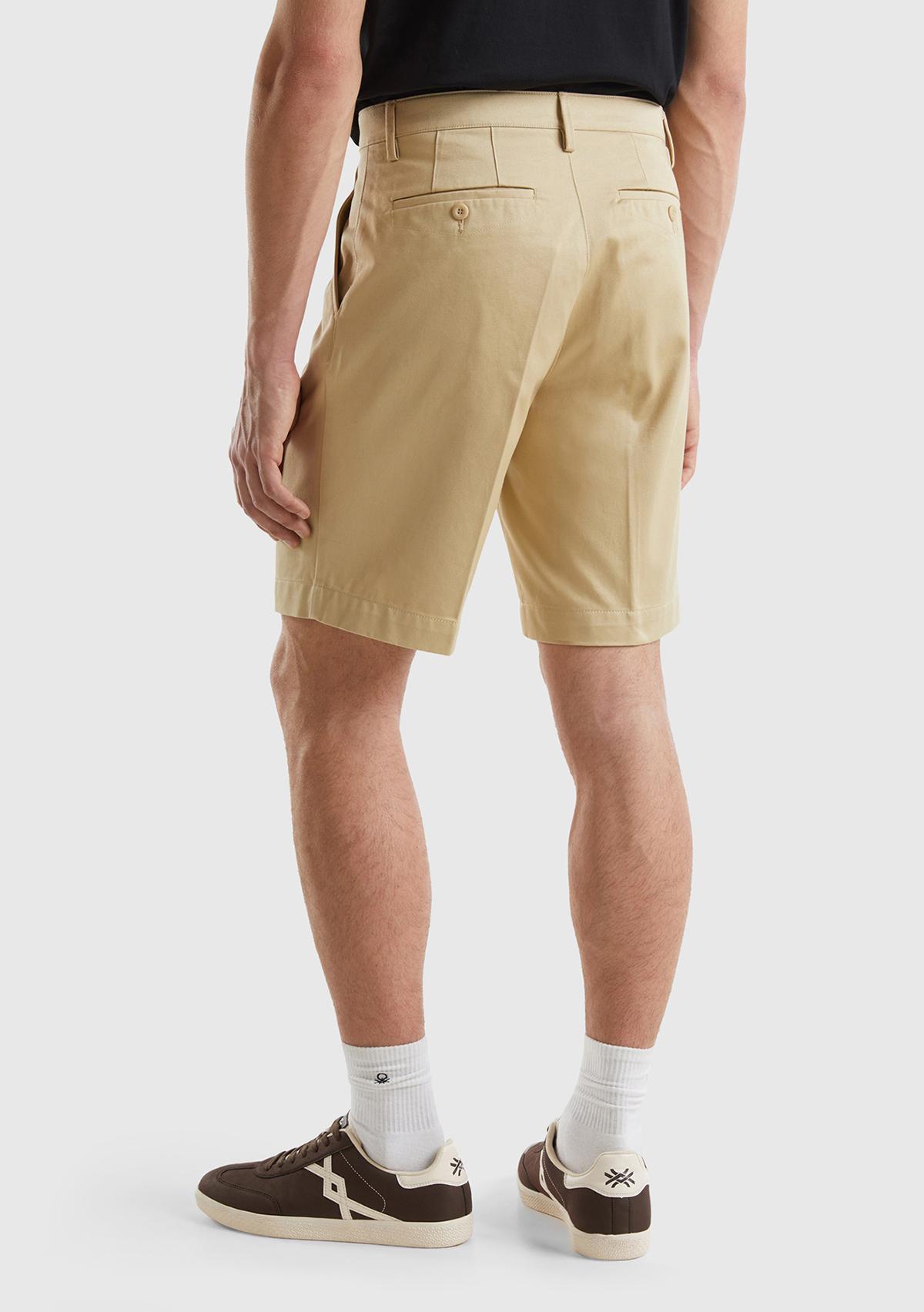 Erkek Bej %100 Pamuk Önü Pileli 4 Cepli Bermuda Şort