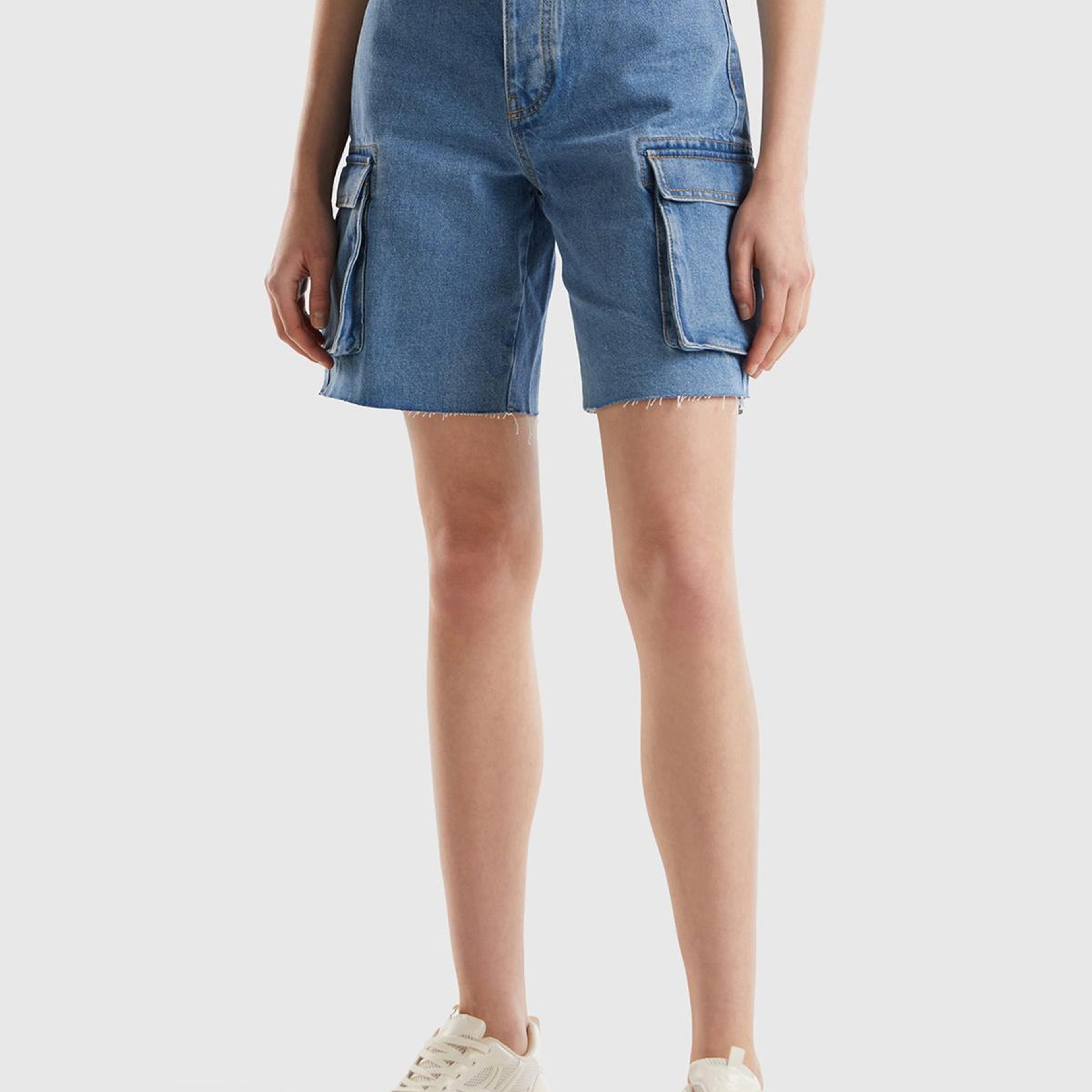 Kadın Mavi %100 Pamuk Arkası Logo Detaylı 5 Cepli Kargo Şort