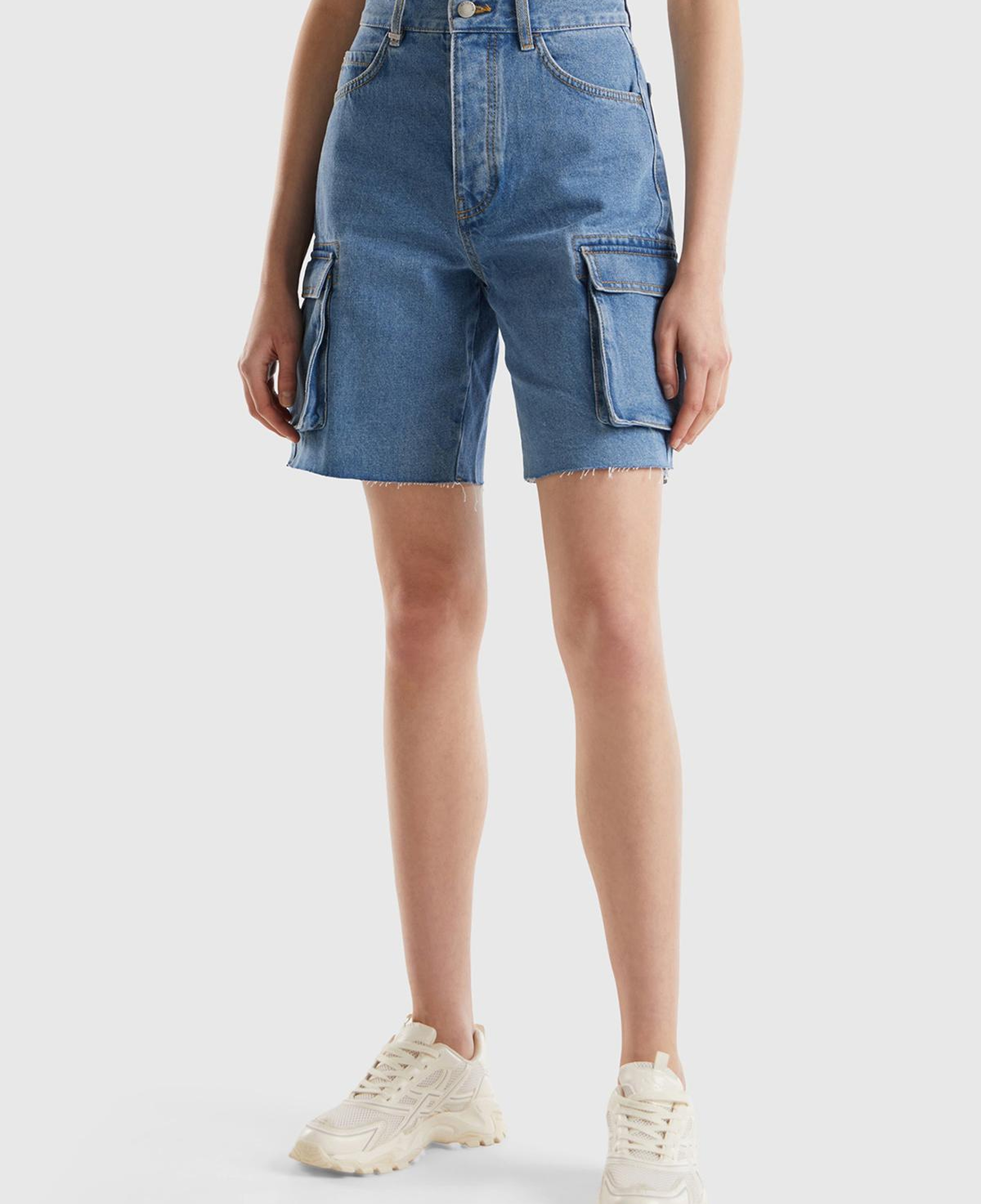 Kadın Mavi %100 Pamuk Arkası Logo Detaylı 5 Cepli Kargo Şort