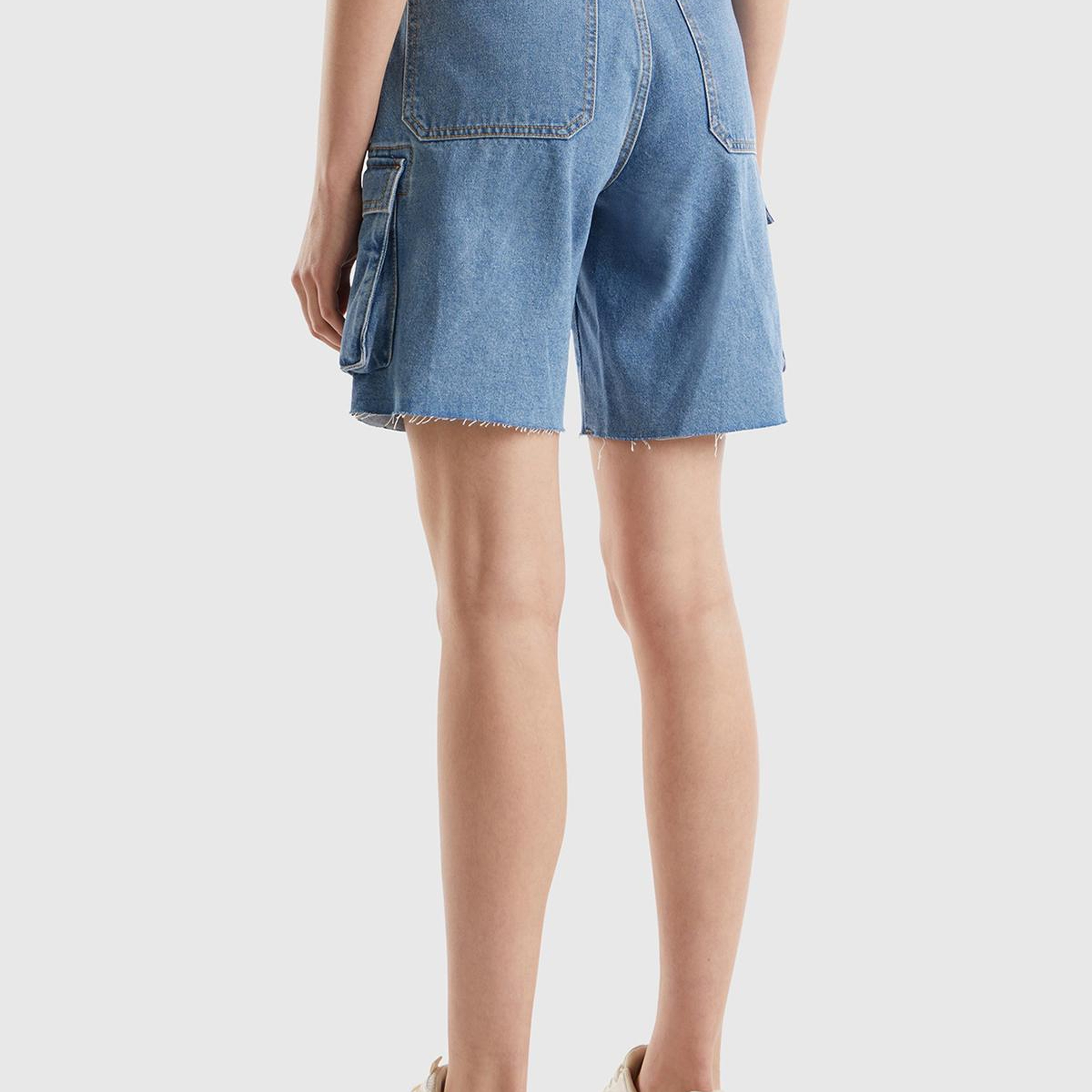 Kadın Mavi %100 Pamuk Arkası Logo Detaylı 5 Cepli Kargo Şort