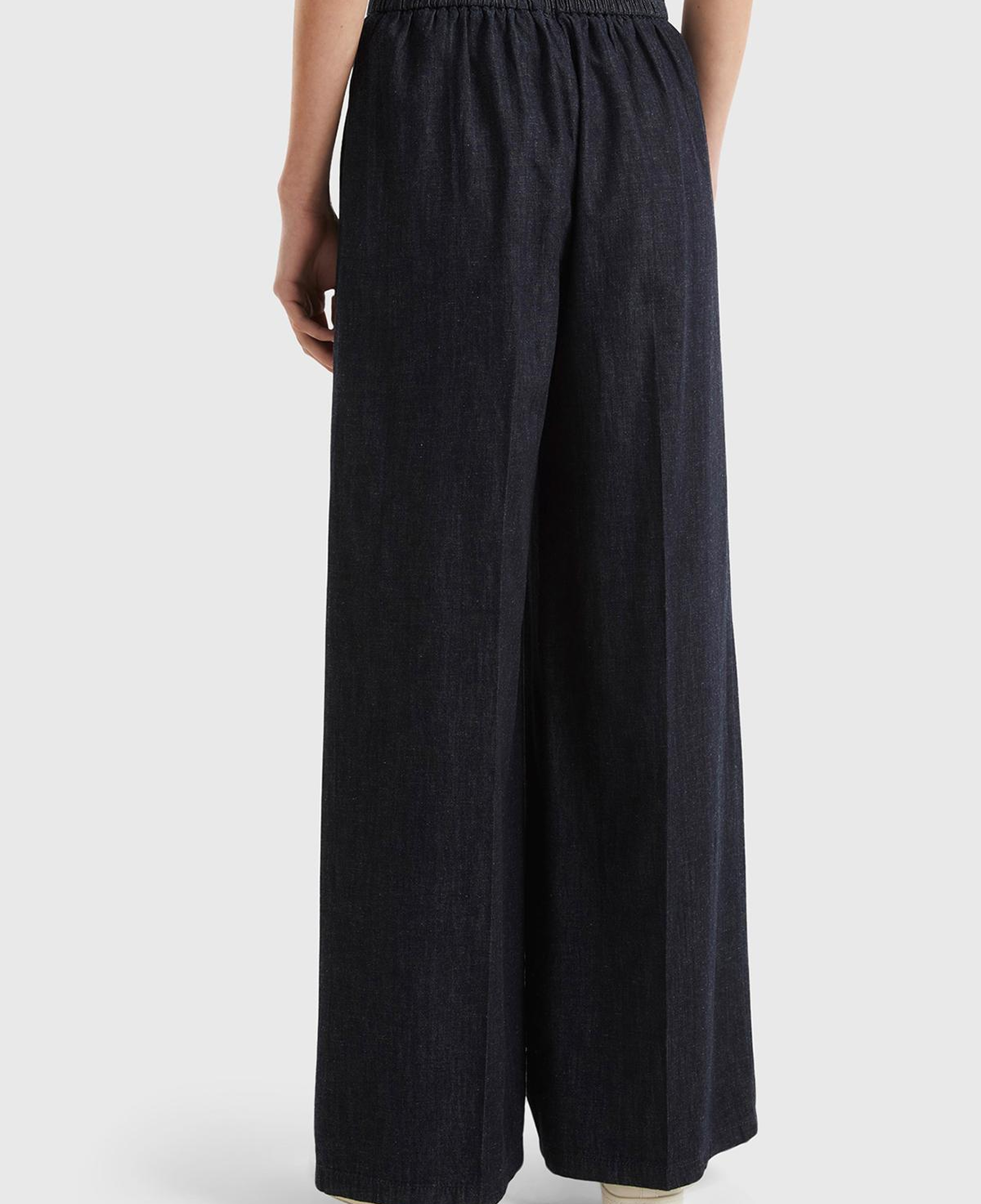 Kadın Siyah Pamuk Karışımlı Önü Pileli Beli Büzgülü Fermuarlı Pantolon