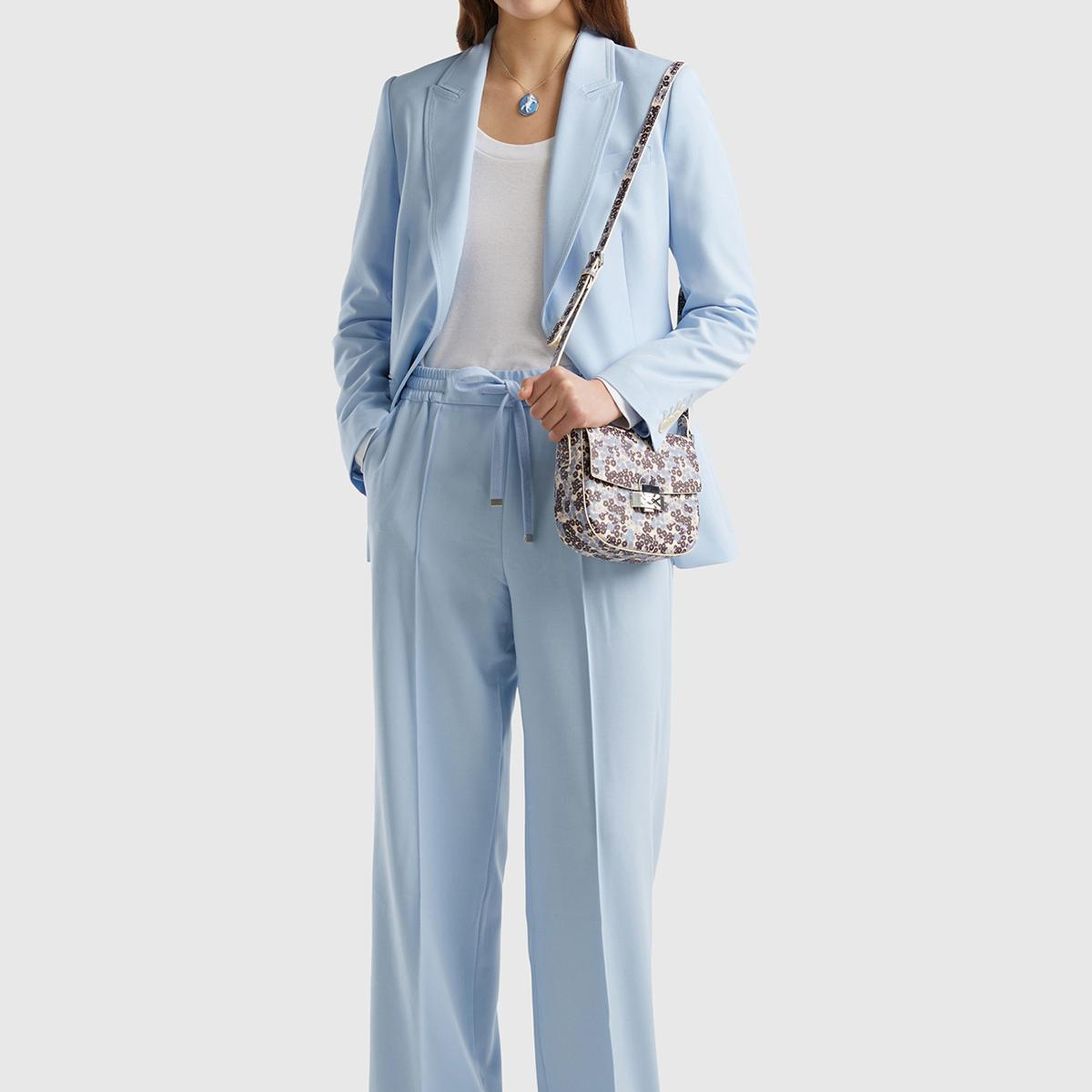 Kadın Açık Mavi Viskoz Karışımlı Önü Cepli ve Beli Büzgülü Palazzo Pantolon