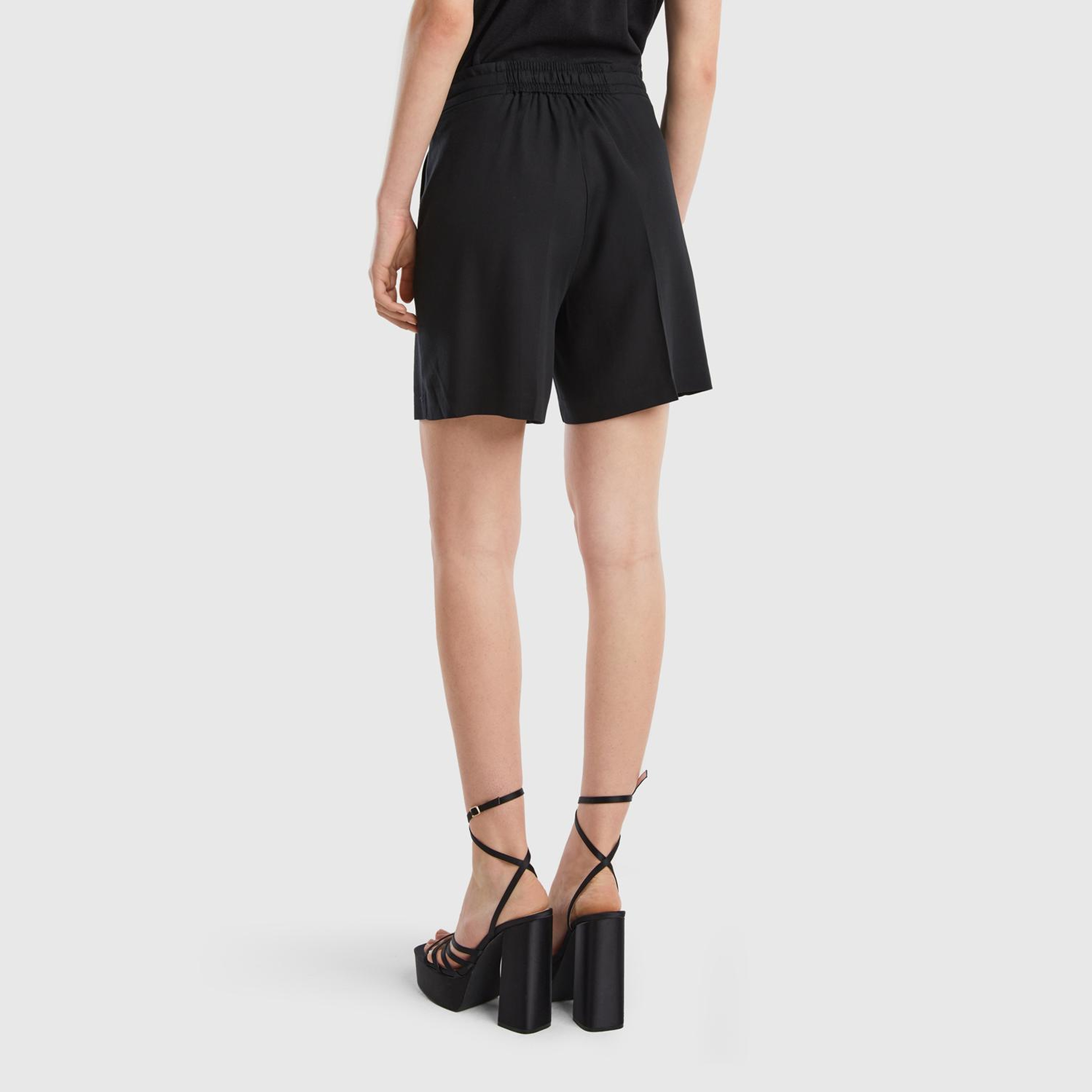 Kadın Siyah %100 Liyosel Beli İpli Şort