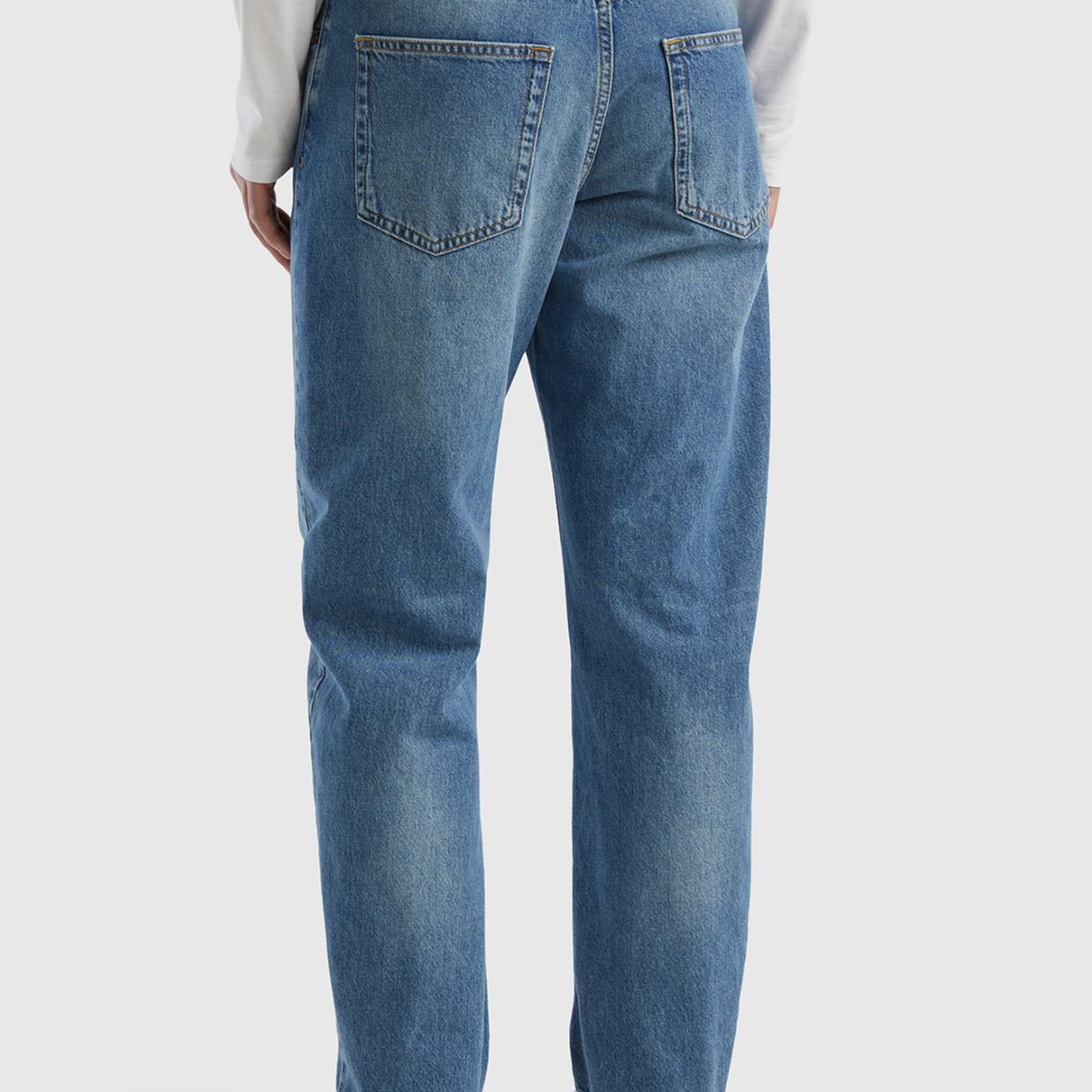 Erkek Mavi %100 Pamuk Arkası Logo Detaylı Havuç Kesim Denim Pantolon