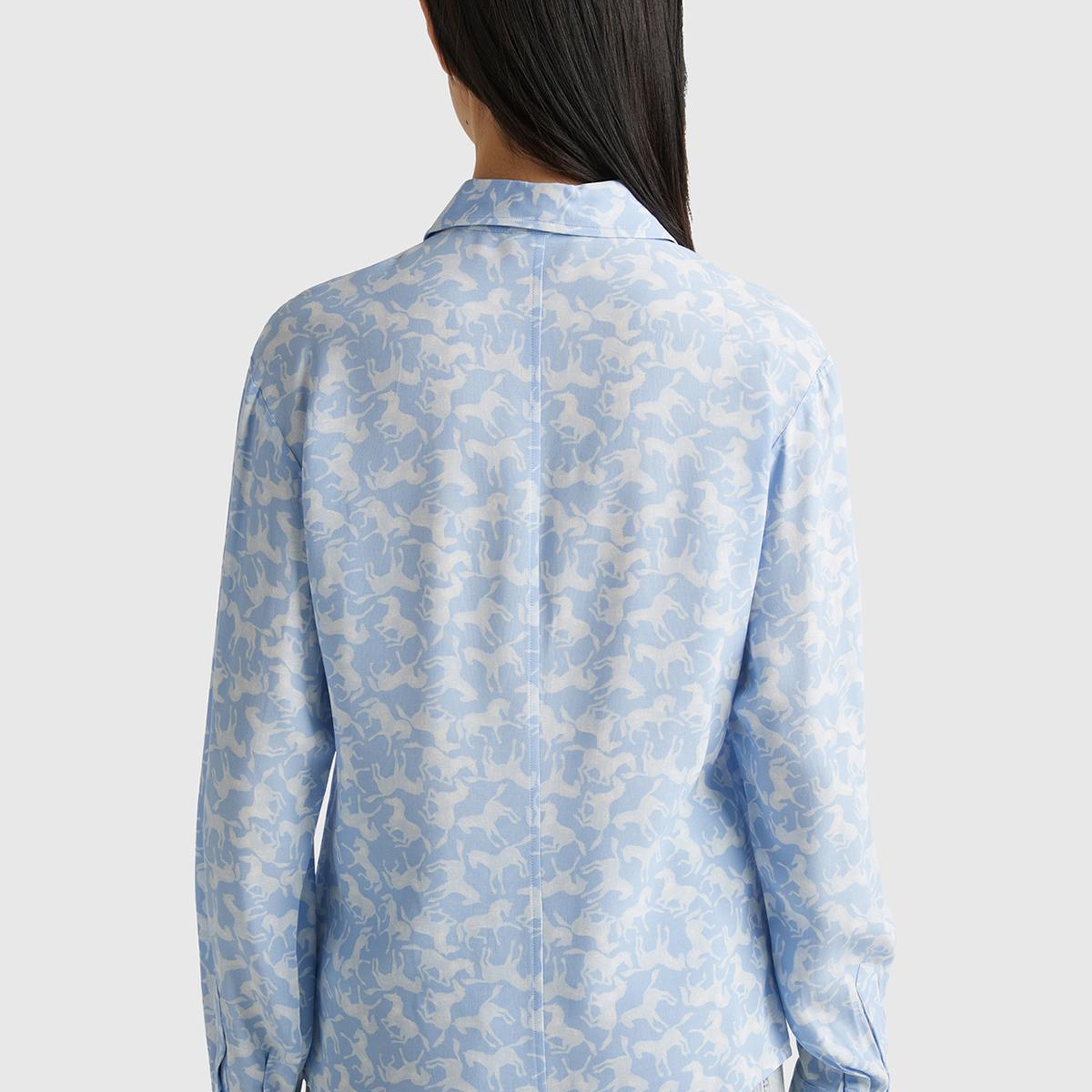 Kadın Açık Mavi Mix %100 Viskoz Yama Cepli ve Tamamı Desenli Uzun Kollu Gömlek