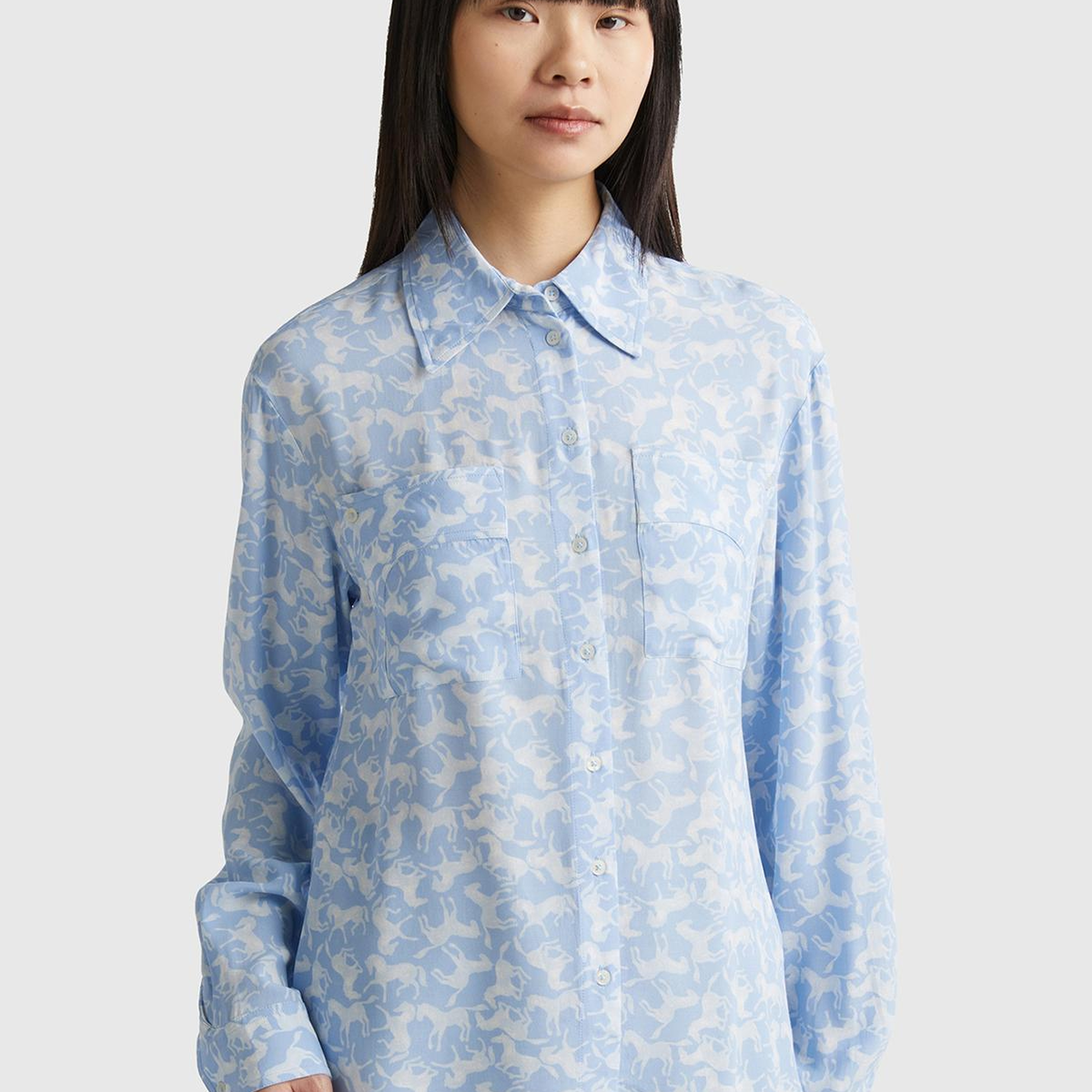 Kadın Açık Mavi Mix %100 Viskoz Yama Cepli ve Tamamı Desenli Uzun Kollu Gömlek