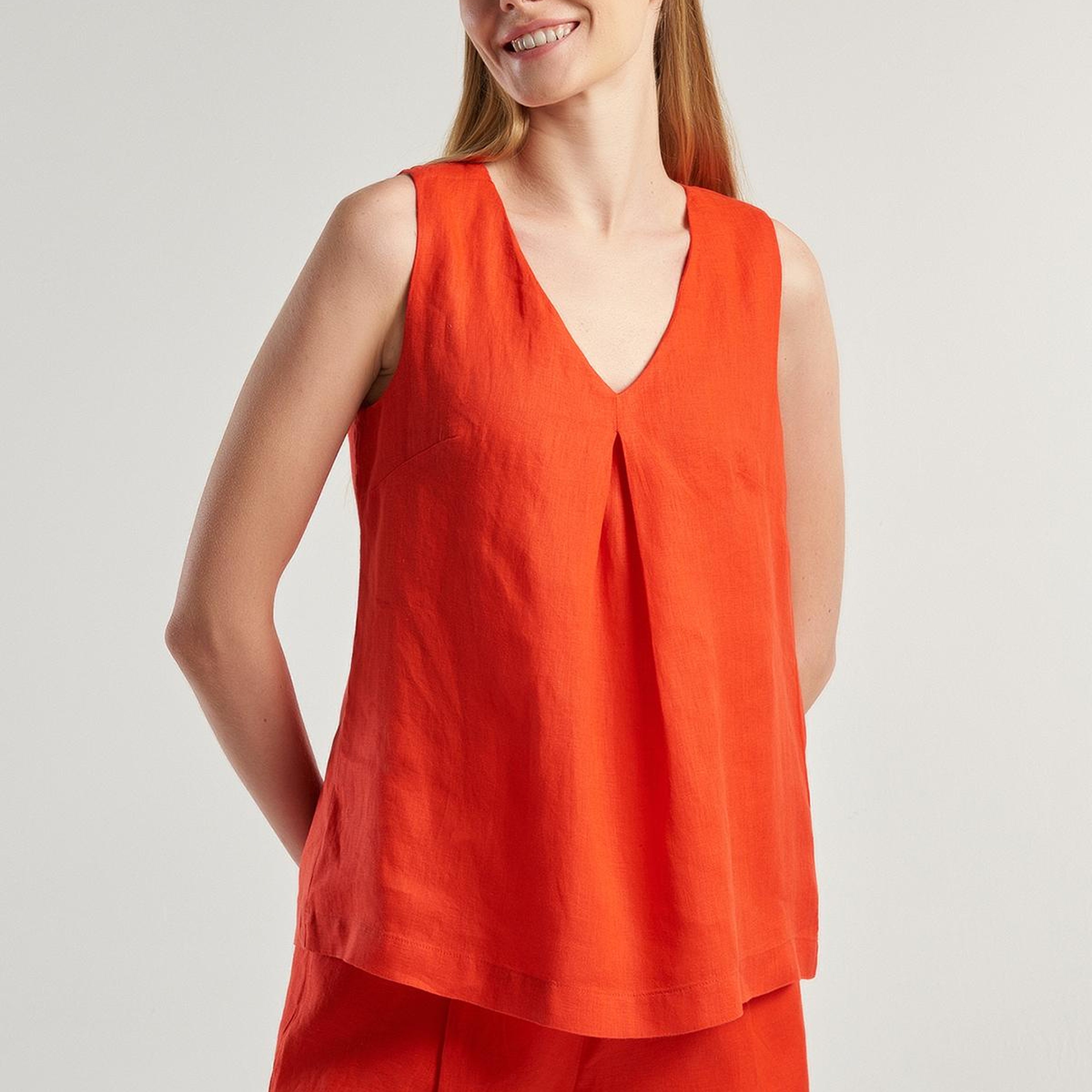 Kadın Kırmızı %100 Keten V Yaka Kolsuz Geniş Kesim Bluz