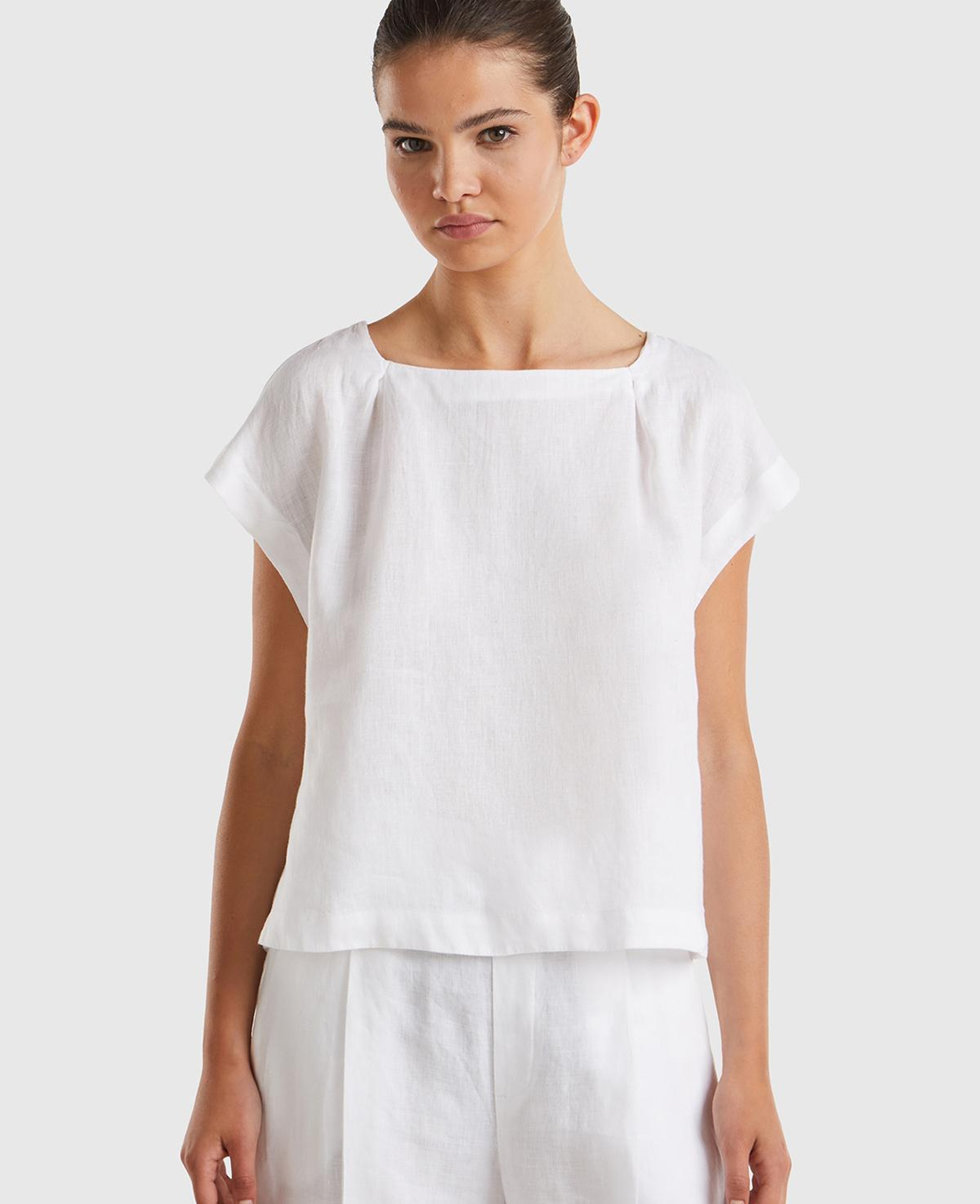 Kadın Beyaz %100 Keten Arkası Uzun Kayık Yaka Crop Bluz