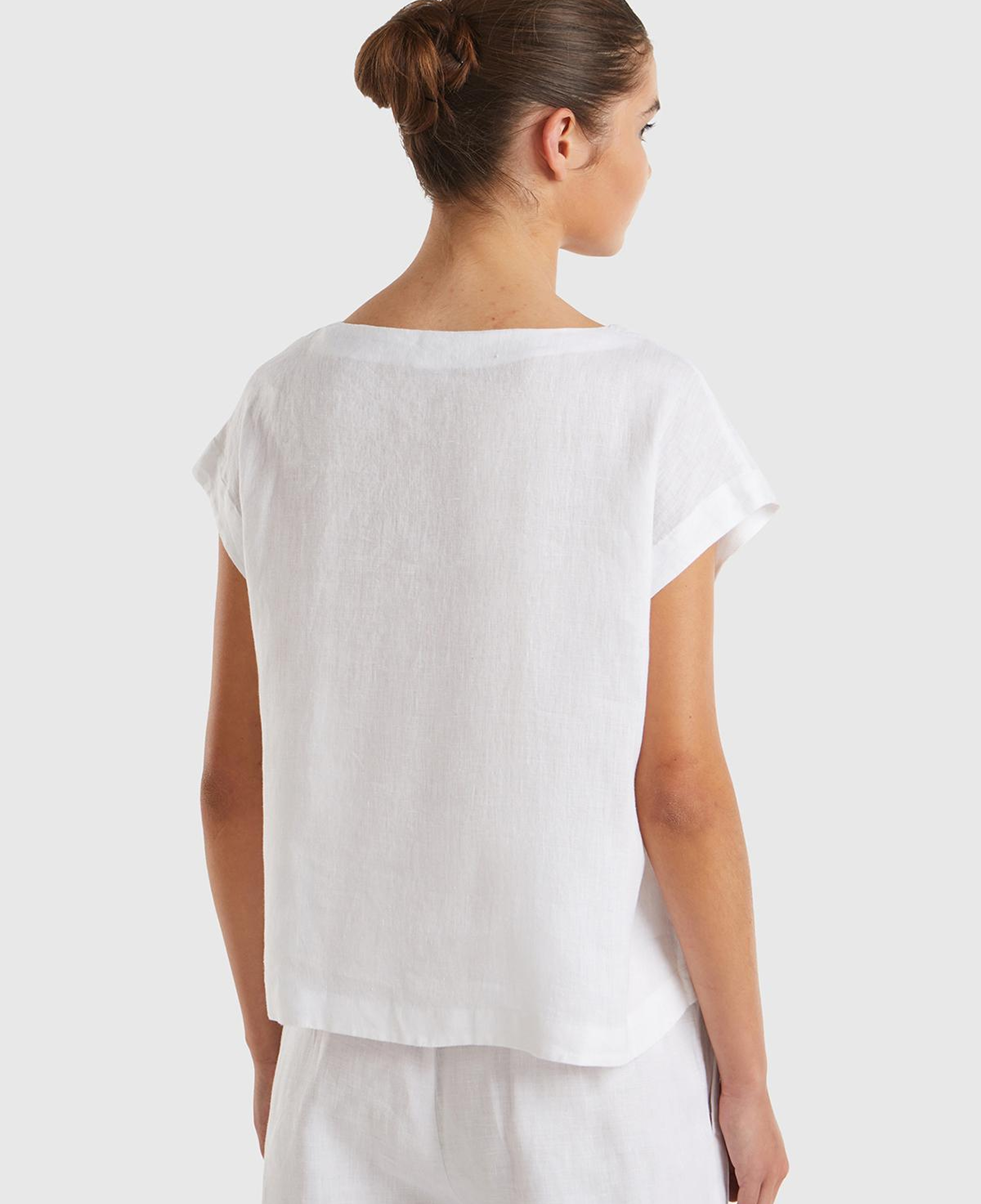 Kadın Beyaz %100 Keten Arkası Uzun Kayık Yaka Crop Bluz