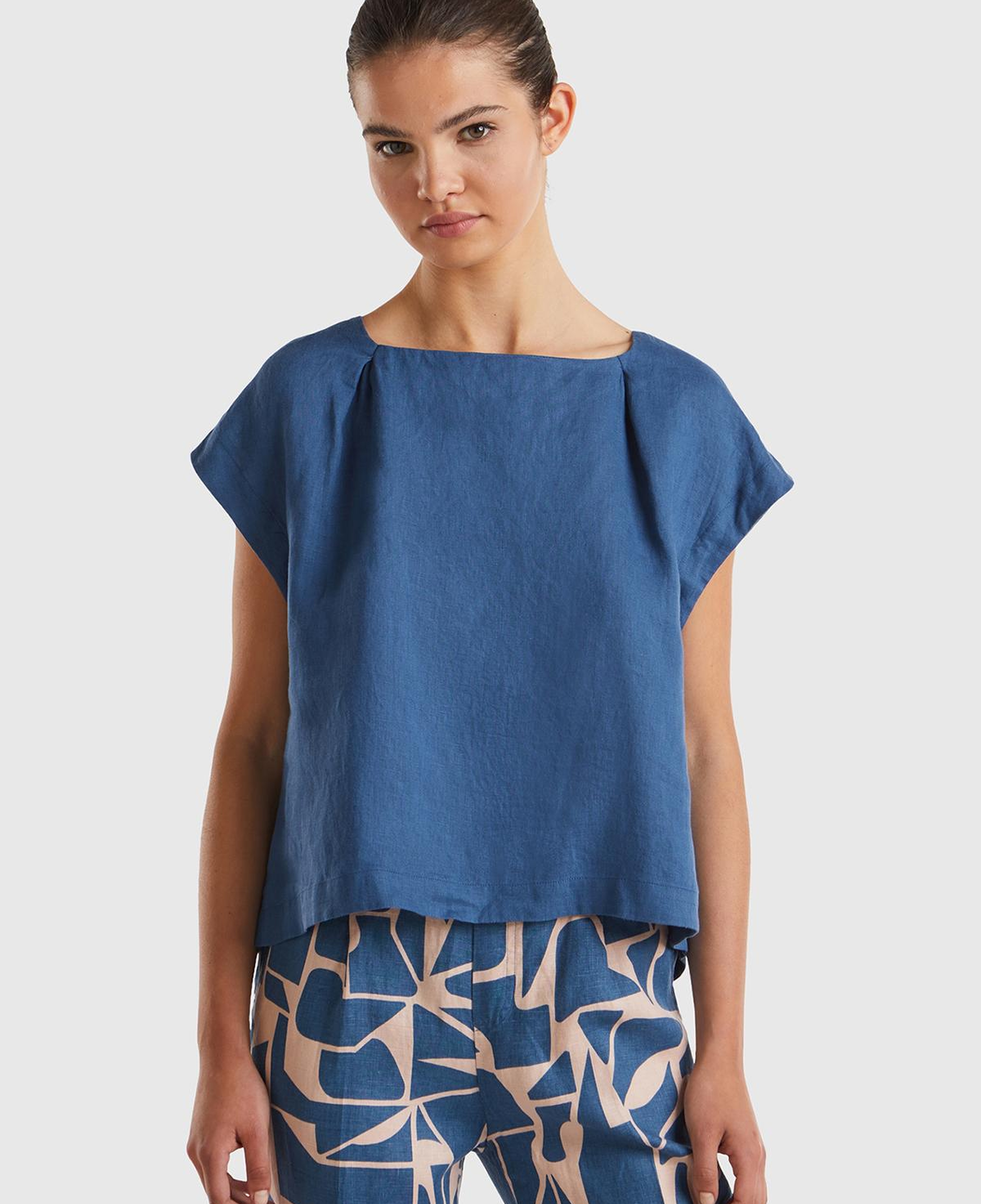Kadın Gece Mavisi %100 Keten Arkası Uzun Kayık Yaka Crop Bluz