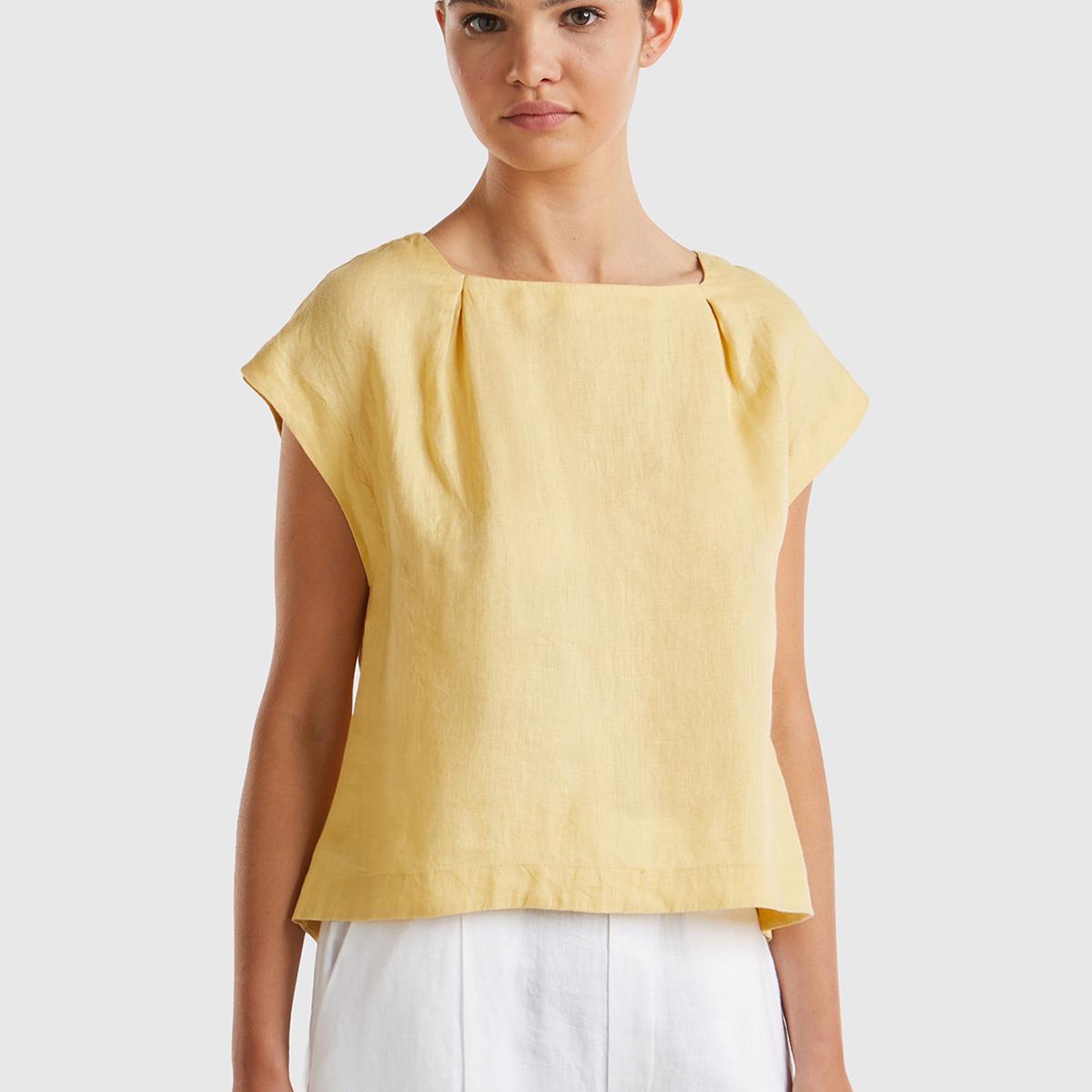 Kadın Açık Sarı %100 Keten Arkası Uzun Kayık Yaka Crop Bluz