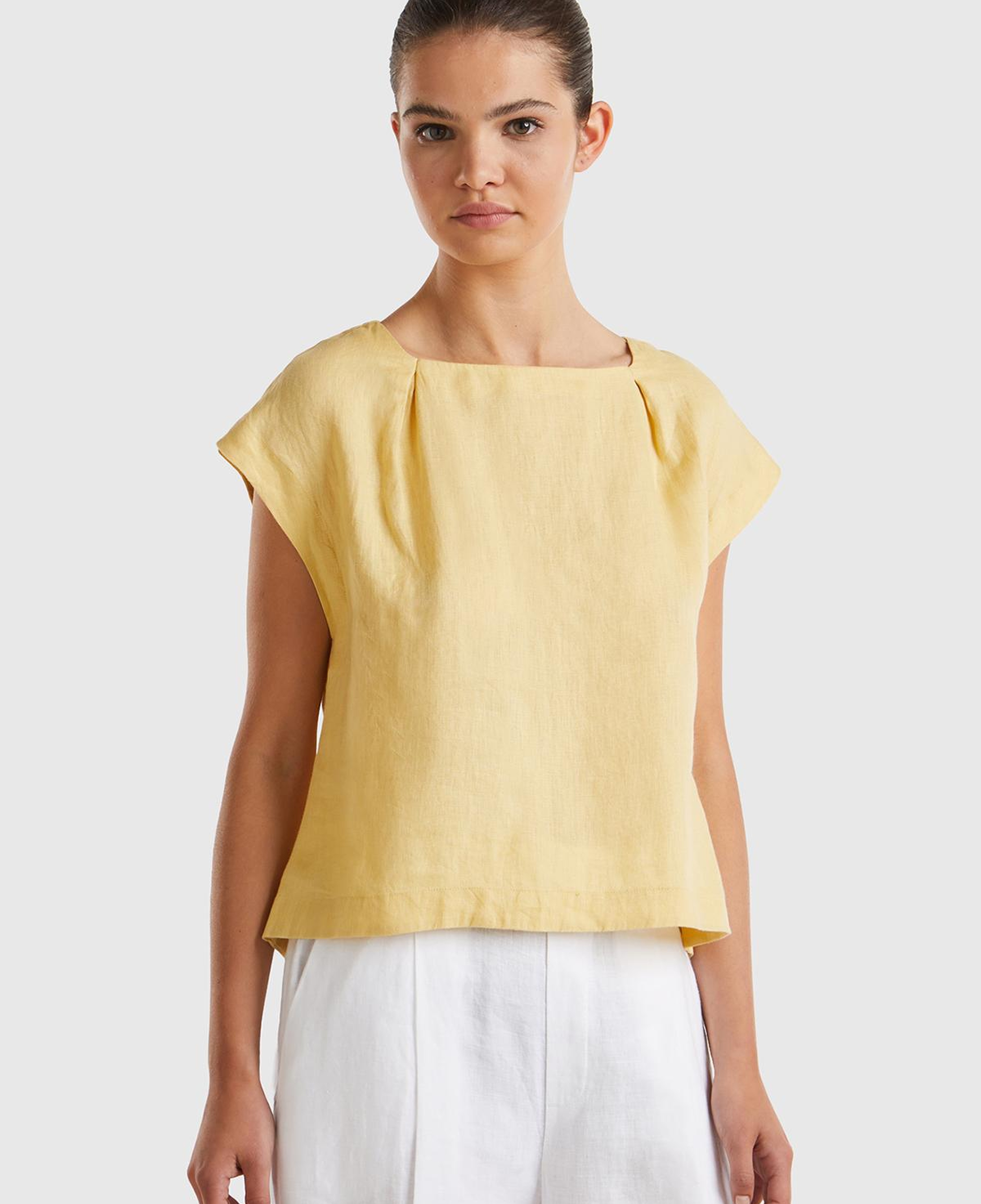Kadın Açık Sarı %100 Keten Arkası Uzun Kayık Yaka Crop Bluz
