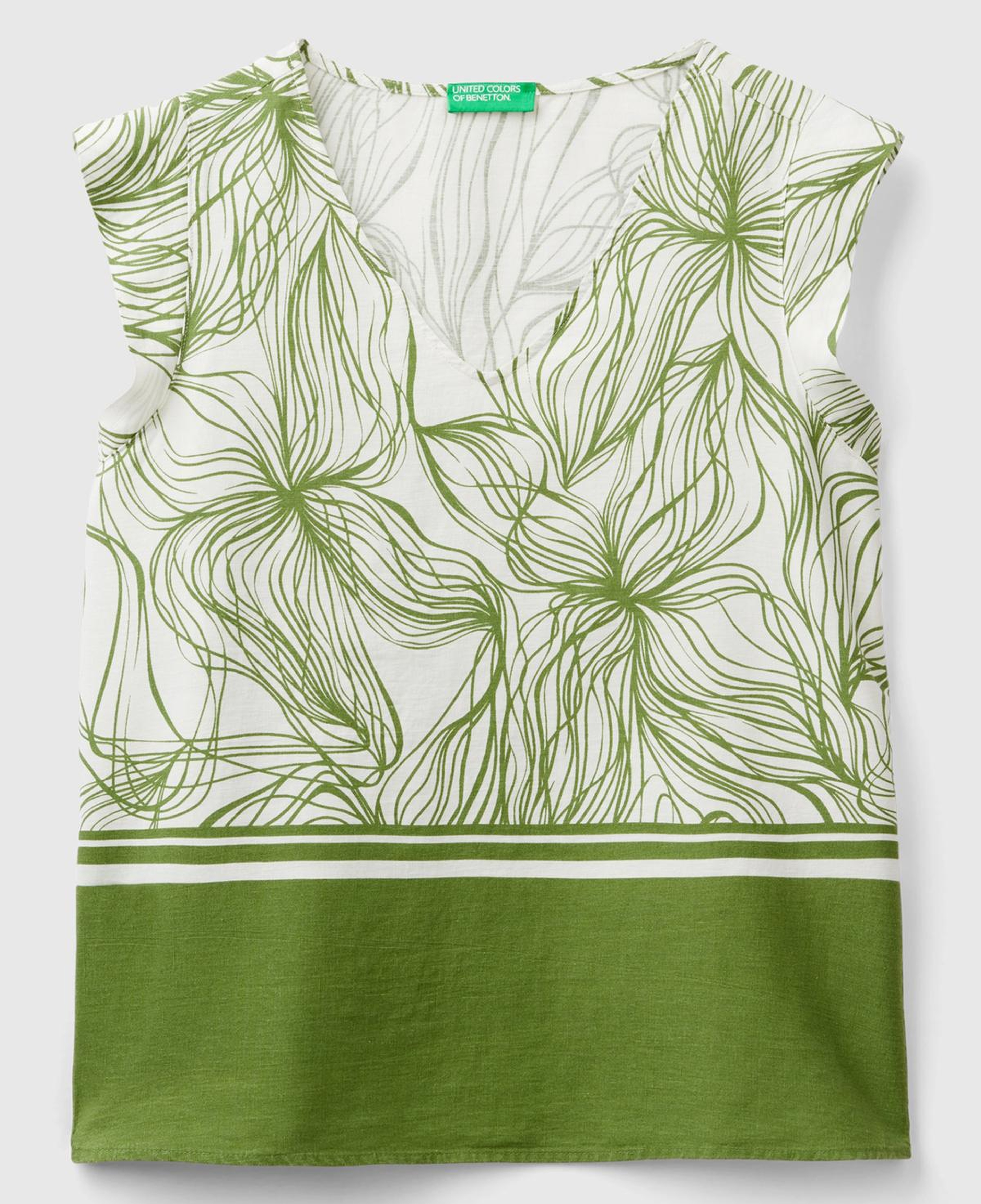 Kadın Yeşil Mix Liyosel ve Keten Karışımlı Baskılı Düz Kesim V Yaka Bluz