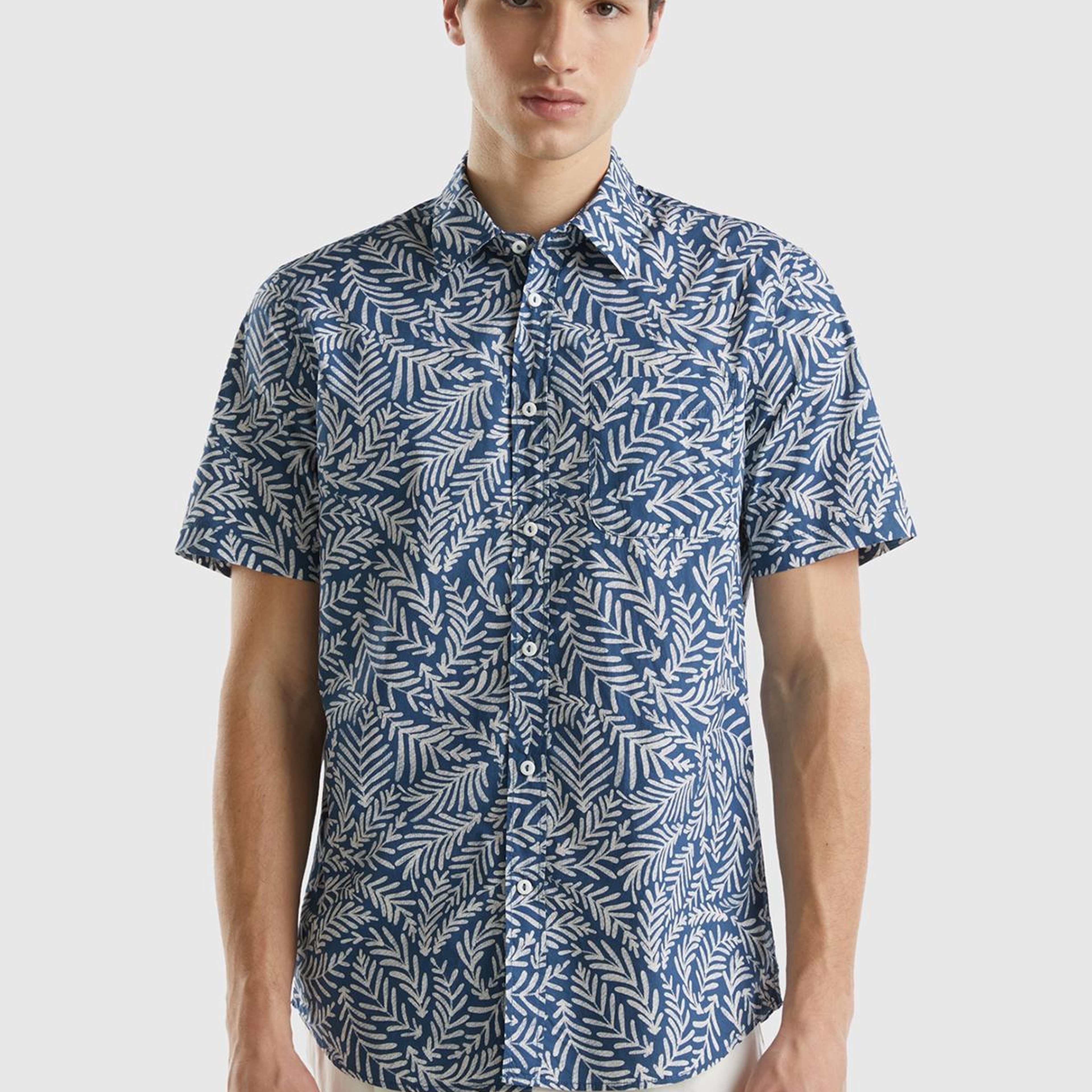 Erkek Lacivert-Krem %100 Pamuk Tamamı Baskılı Göğüs Cepli Kısa Kollu Gömlek