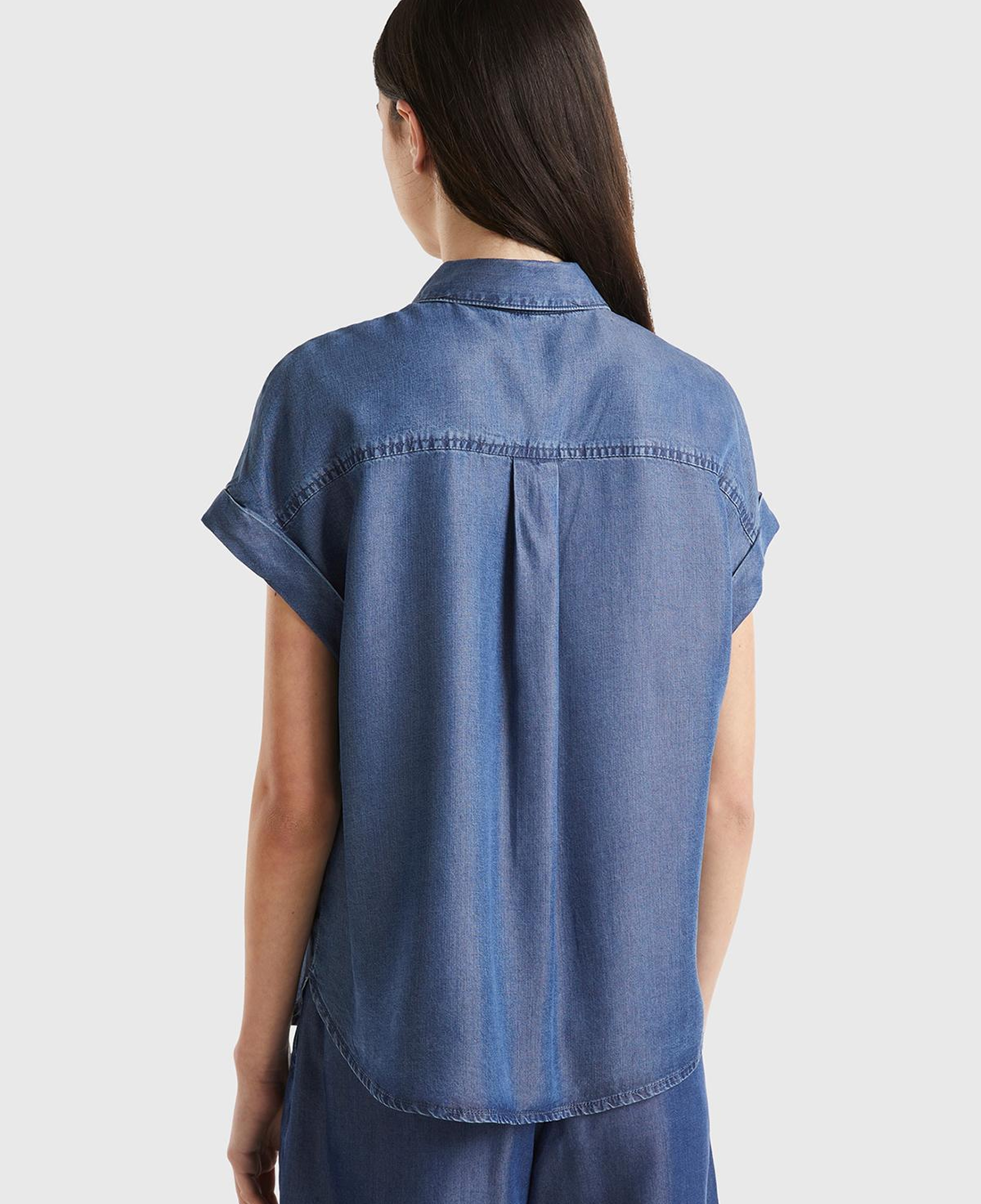 Kadın İndigo %100 Liyosel Arkası Uzun Kısa Kollu Denim Gömlek