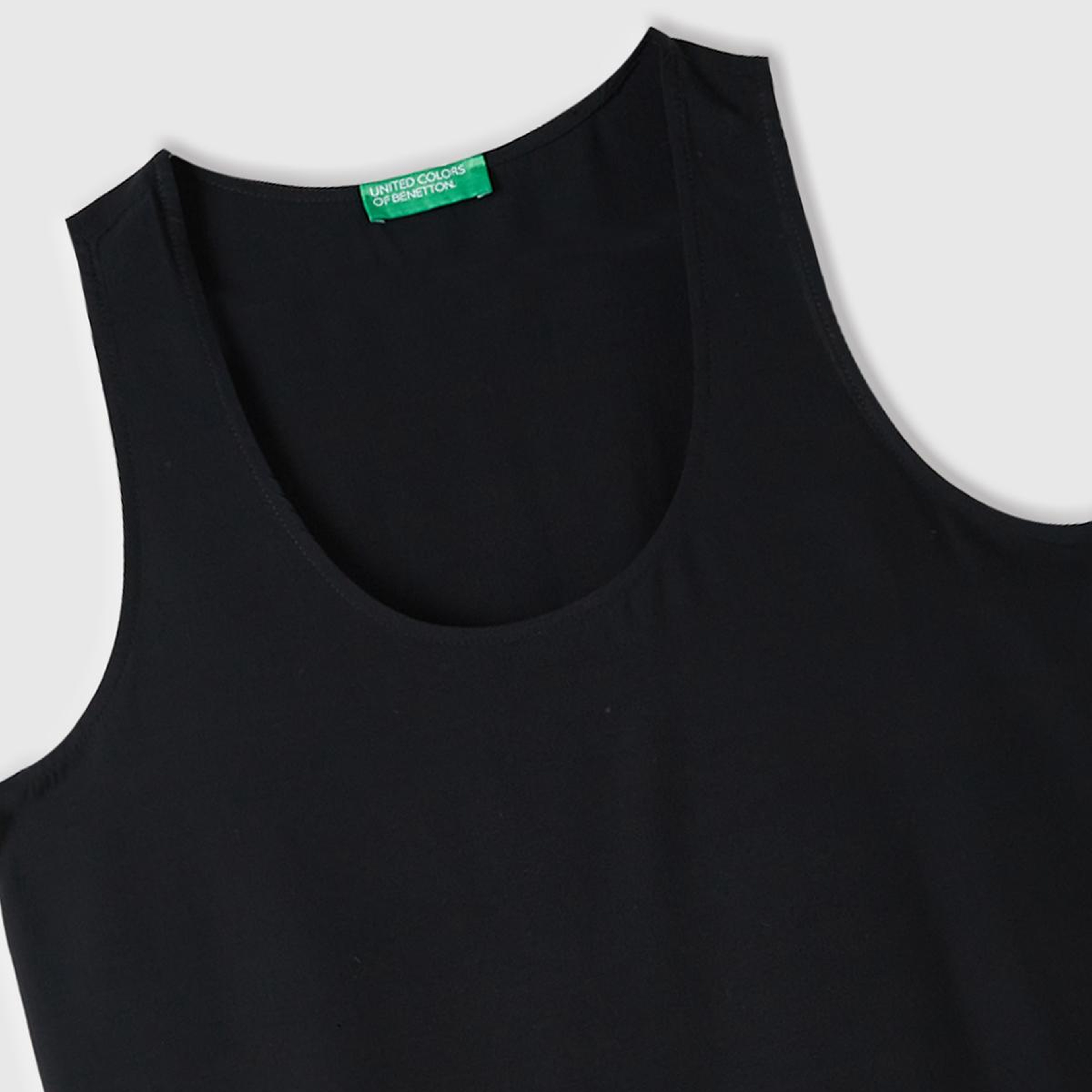 Kadın Siyah %100 Viskoz Dekoratif Dikişli Geniş Bisiklet Yaka Kolsuz Bluz