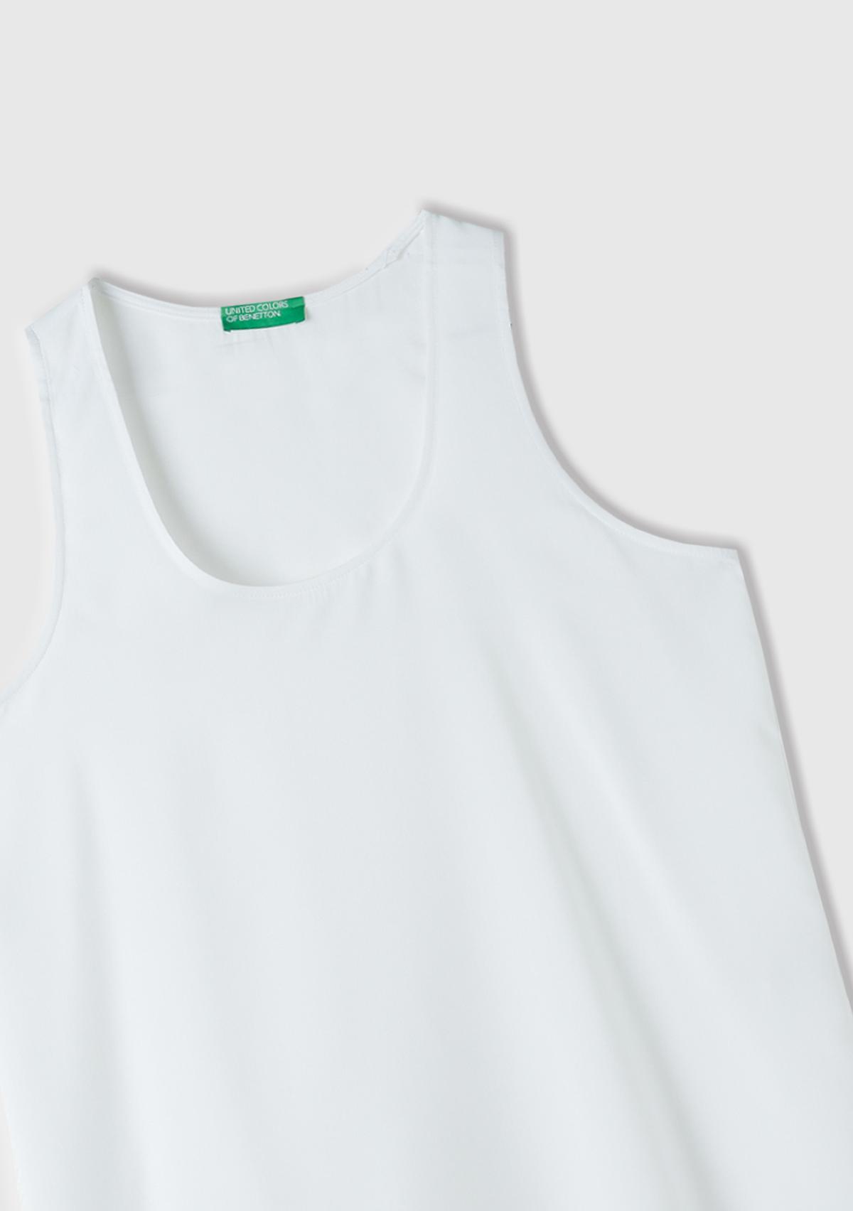 Kadın Beyaz %100 Viskoz Dekoratif Dikişli Geniş Bisiklet Yaka Kolsuz Bluz