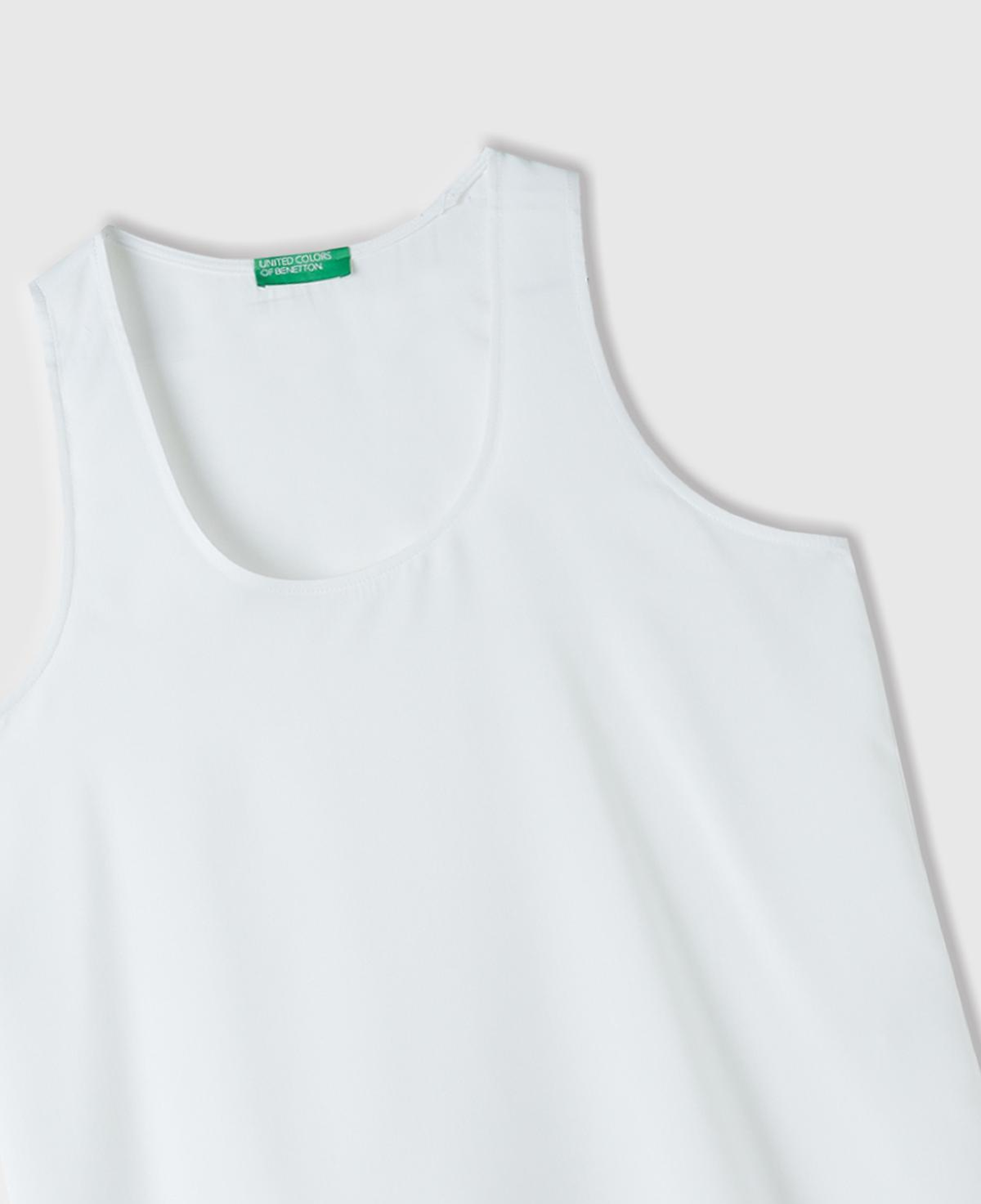 Kadın Beyaz %100 Viskoz Dekoratif Dikişli Geniş Bisiklet Yaka Kolsuz Bluz