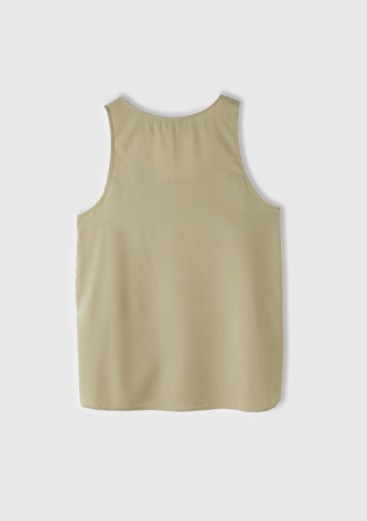 Kadın Bej %100 Viskoz Dekoratif Dikişli Geniş Bisiklet Yaka Kolsuz Bluz