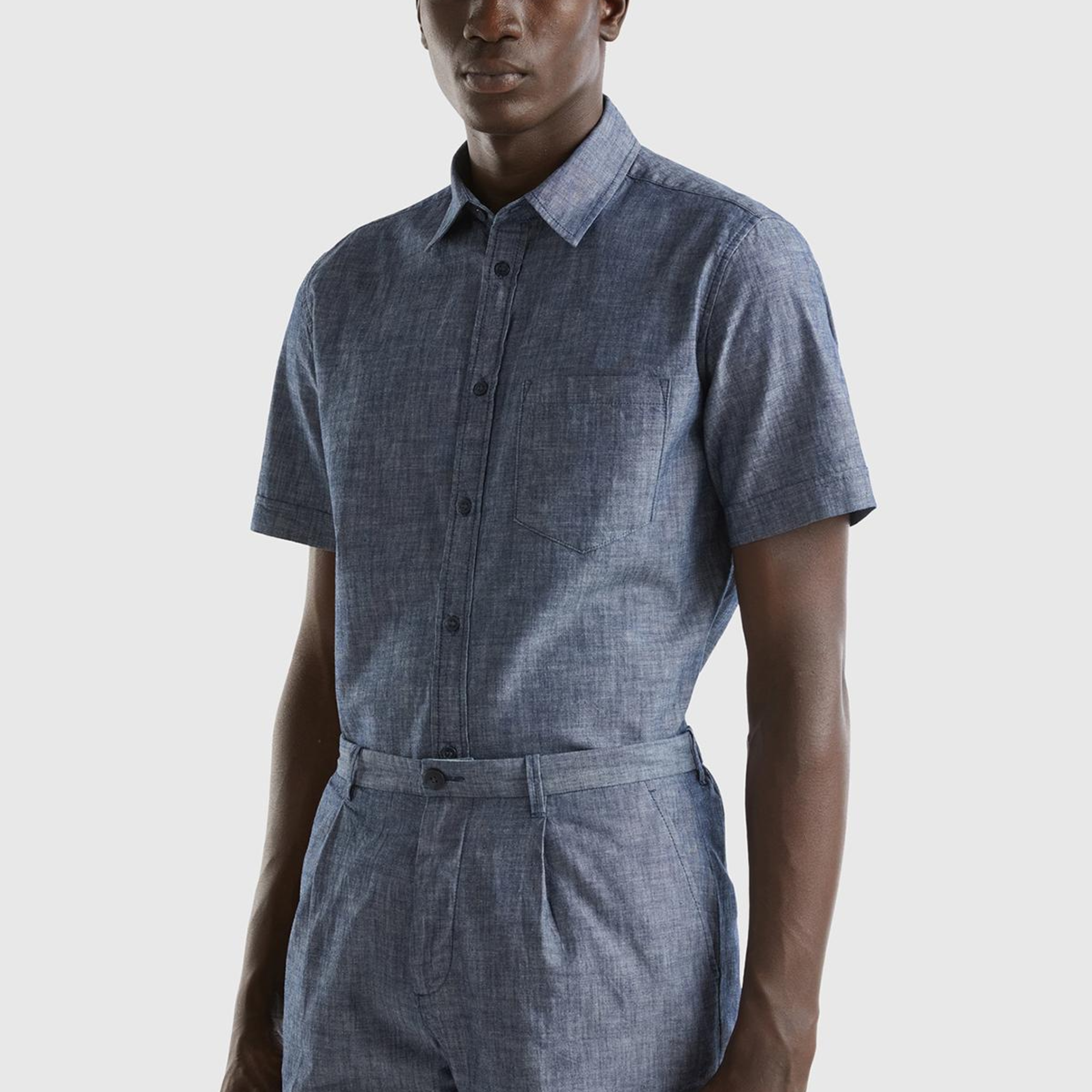 Erkek İndigo %100 Pamuk Göğüs Cepli Kısa Kollu Denim Gömlek