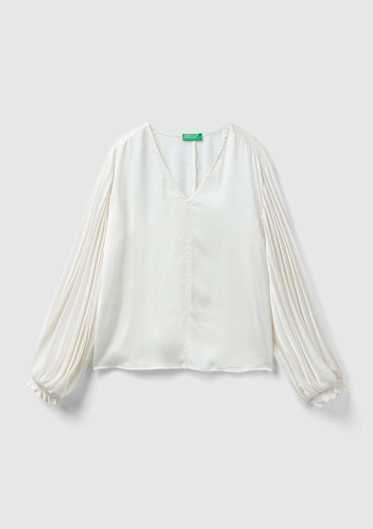 Kadın Krem Kolları Detaylı V Yaka Bluz