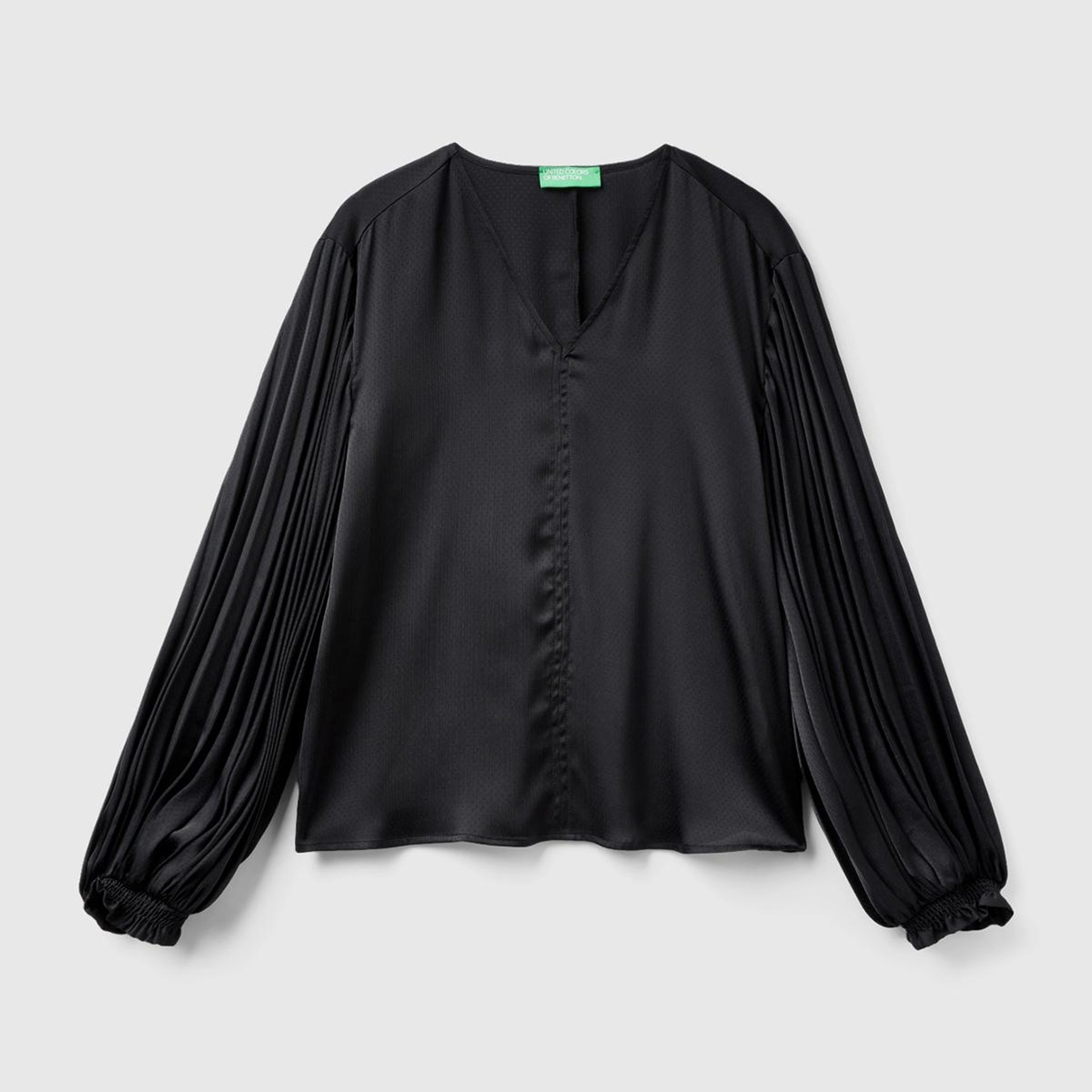 Kadın Siyah Kolları Detaylı V Yaka Bluz