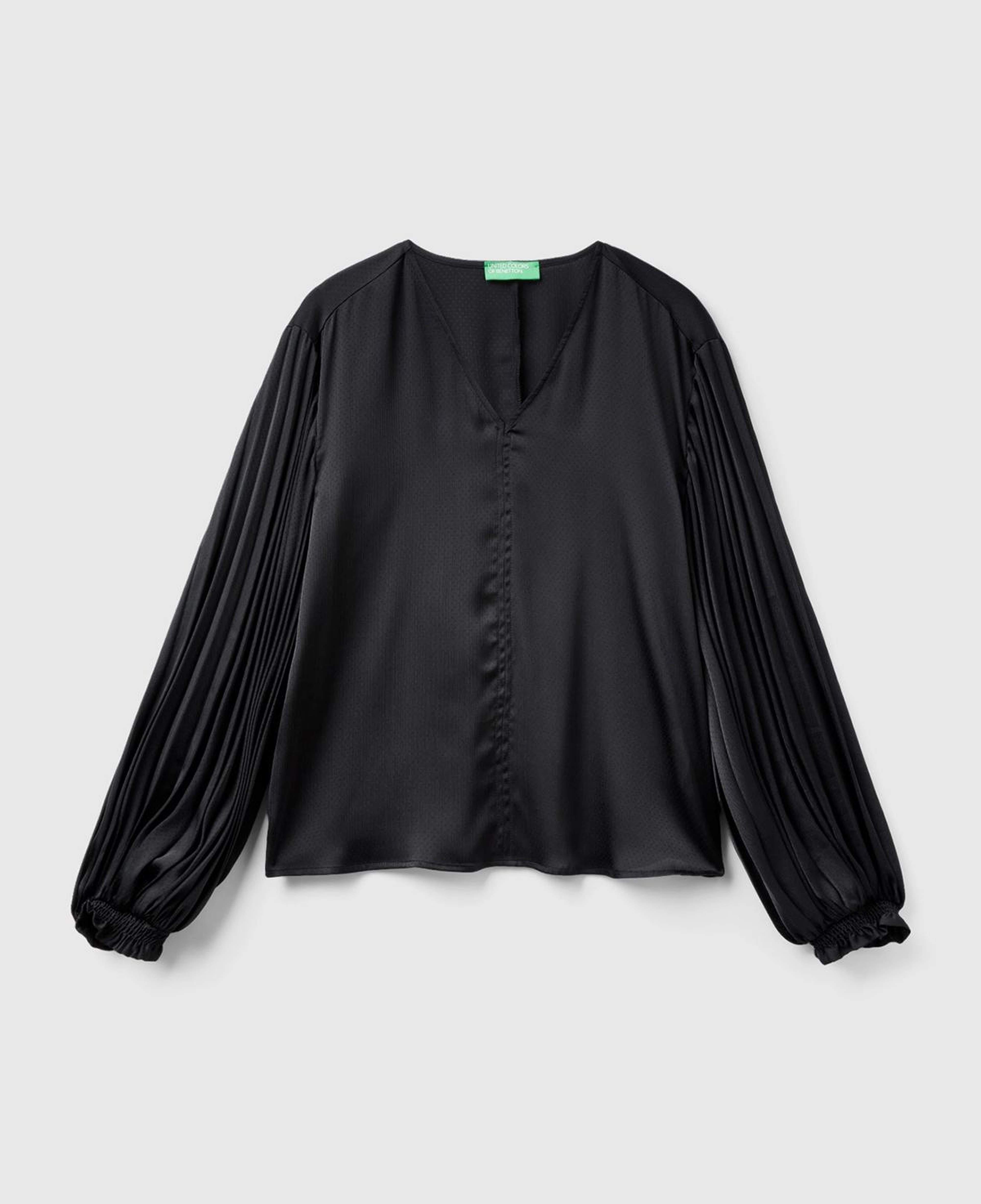 Kadın Siyah Kolları Detaylı V Yaka Bluz